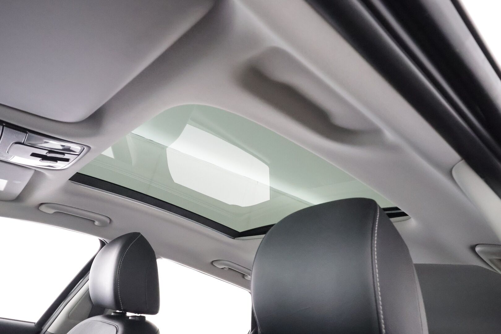 Kia Ceed 2022 1,6 GDI Plug-In Hybrid Business Premium SW DCT * ACC / P.kamera / Muistipenkki / Navi / Ilmastoidut nahat / Panorama * - Keyless / Kahdet renkaat aluvanteilla / Merkkihuollettu