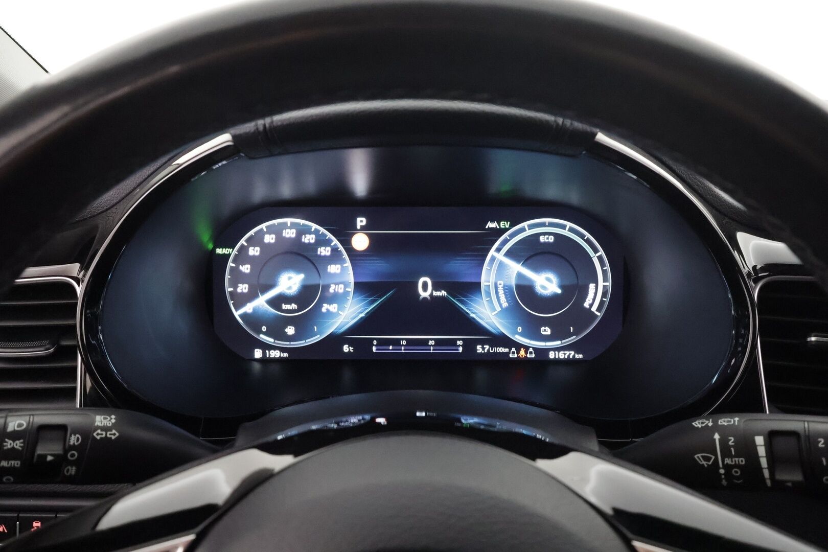 Kia Ceed 2022 1,6 GDI Plug-In Hybrid Business Premium SW DCT * ACC / P.kamera / Muistipenkki / Navi / Ilmastoidut nahat / Panorama * - Keyless / Kahdet renkaat aluvanteilla / Merkkihuollettu