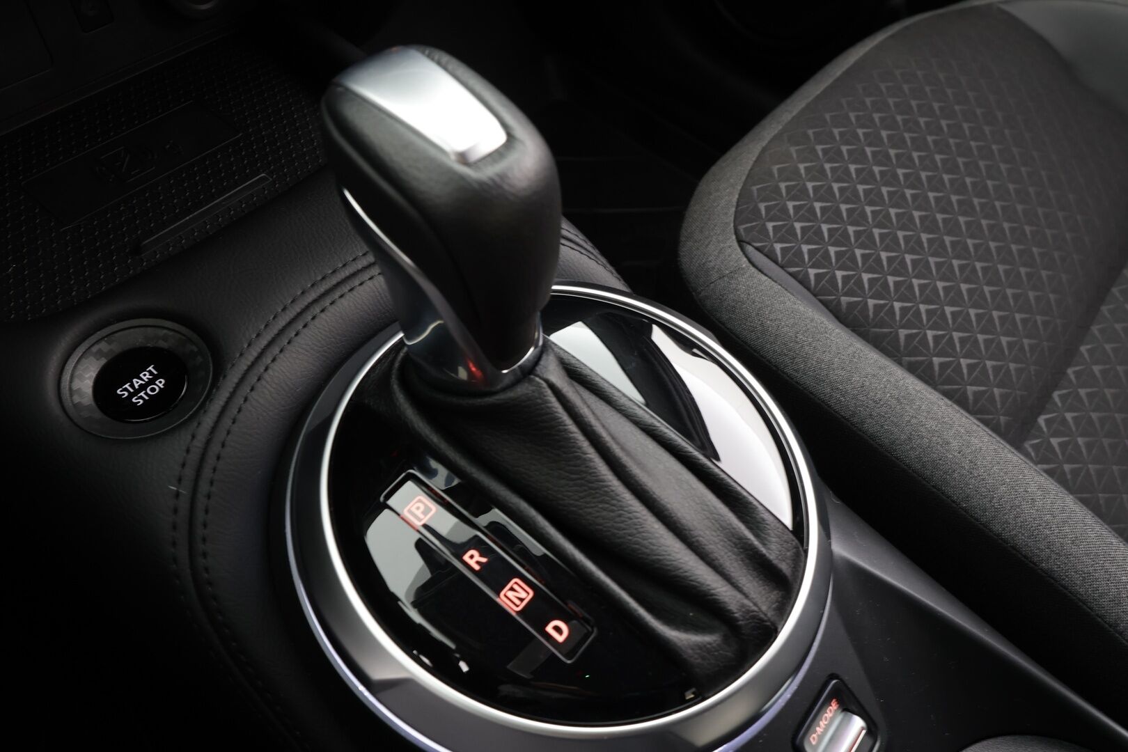 Nissan Juke 2025 DIG-T 143HP 4AMT N-Connecta + Navi HEV MY24 SL *Vakionopeudensäädin / Kamera / LED / Navi / KeylessGo / Puolinahat* - 1.Om Suomi-auto / Kahdet Renkaat  + Vanteet / Alvillinen