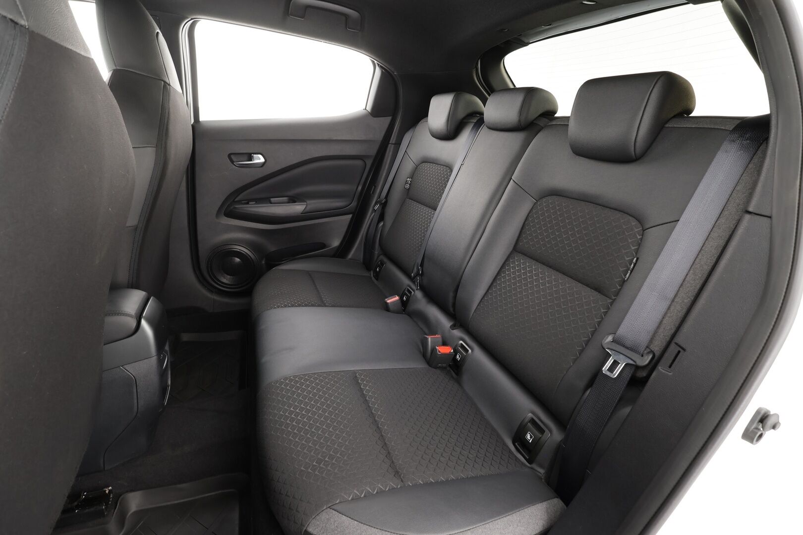 Nissan Juke 2025 DIG-T 143HP 4AMT N-Connecta + Navi HEV MY24 SL *Vakionopeudensäädin / Kamera / LED / Navi / KeylessGo / Puolinahat* - 1.Om Suomi-auto / Kahdet Renkaat  + Vanteet / Alvillinen