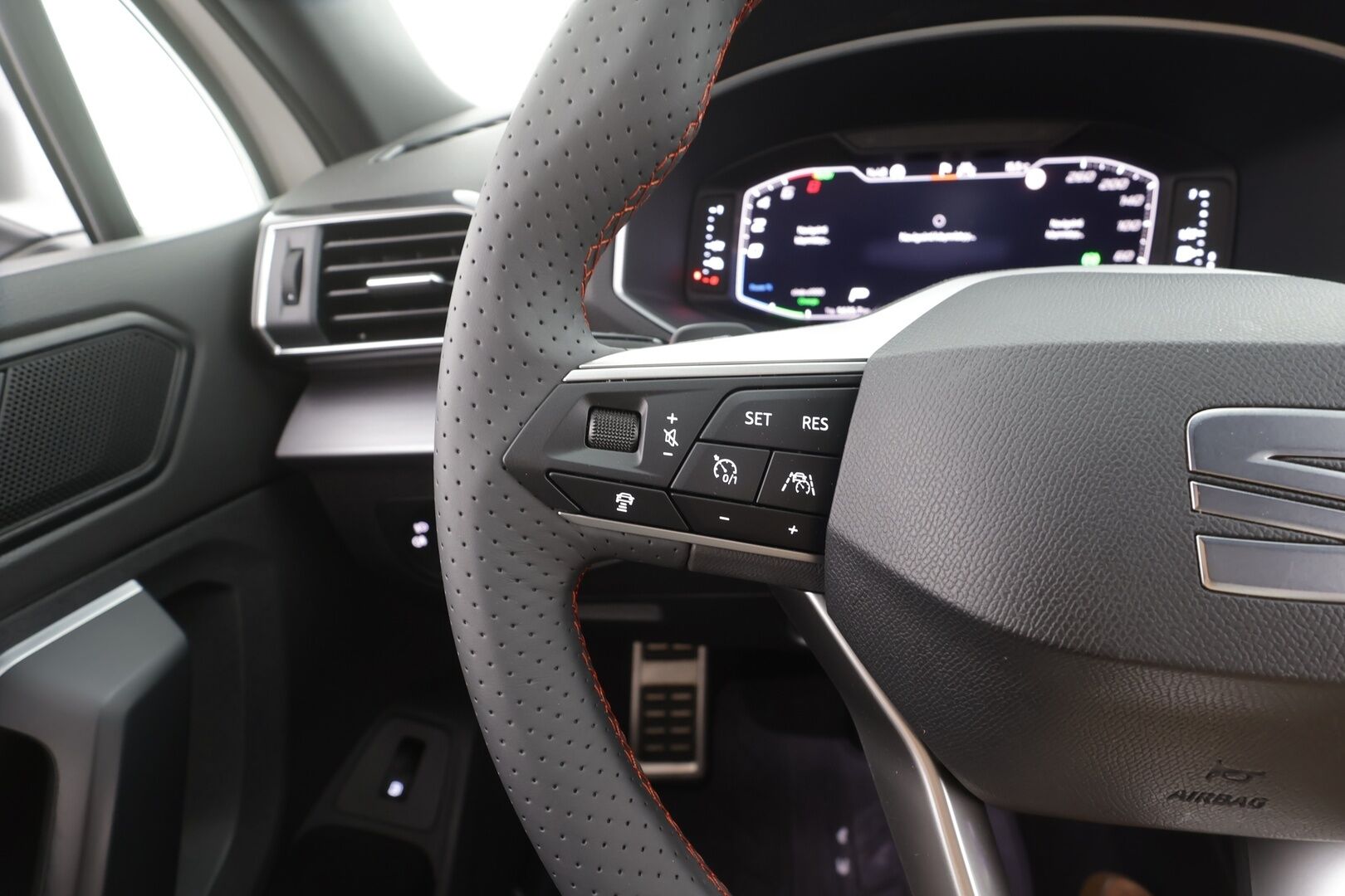 Seat Tarraco 2021 1,4 PHEV 245 e-Hybrid FR Launch Edition DSG - | ACC | Koukku | Muistipenkki | 360° | Sporttipenkit | Digimittaristo | Lane Assist | Keyless | LED | Lämm. ratti | 2x renkaat aluin | 