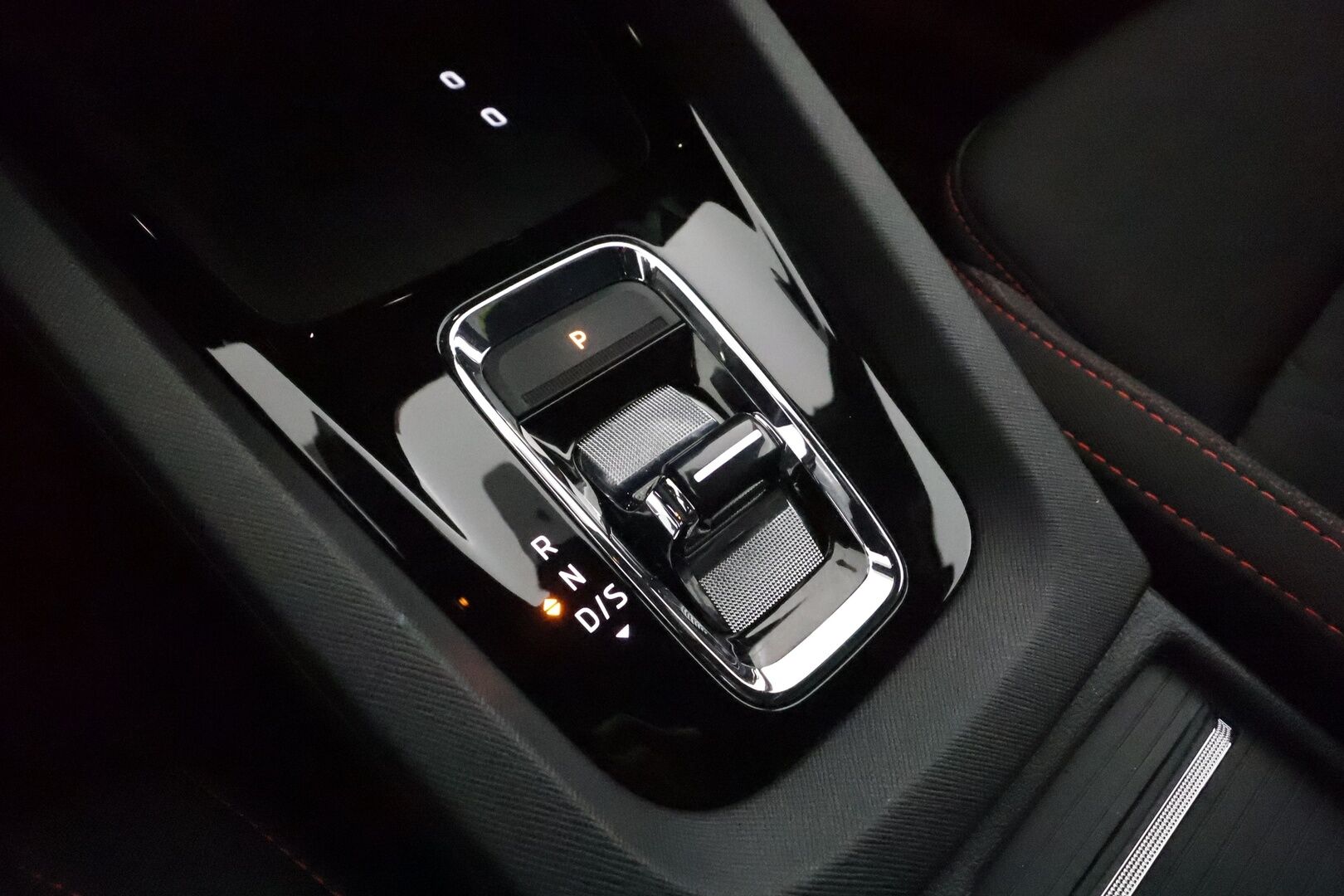 Skoda Octavia 2023 Combi 1.4 TSI PHEV RS iV DSG *ACC / Matrix LED / Webasto / Koukku / Sporttipenkit / Navi / P.kamera / KeylessGo* - Kahdet renkaat aluvanteilla