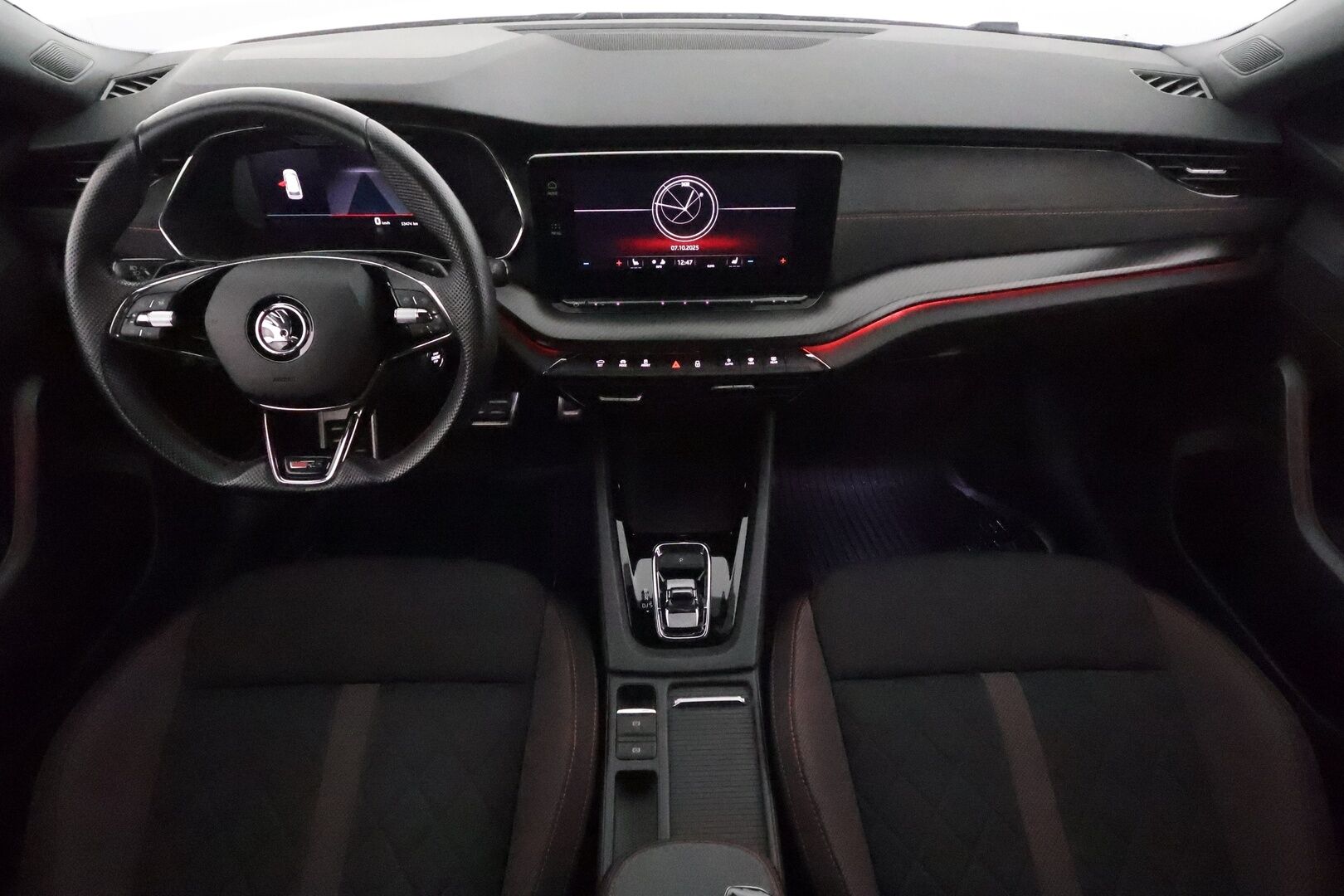 Skoda Octavia 2023 Combi 1.4 TSI PHEV RS iV DSG *ACC / Matrix LED / Webasto / Koukku / Sporttipenkit / Navi / P.kamera / KeylessGo* - Kahdet renkaat aluvanteilla