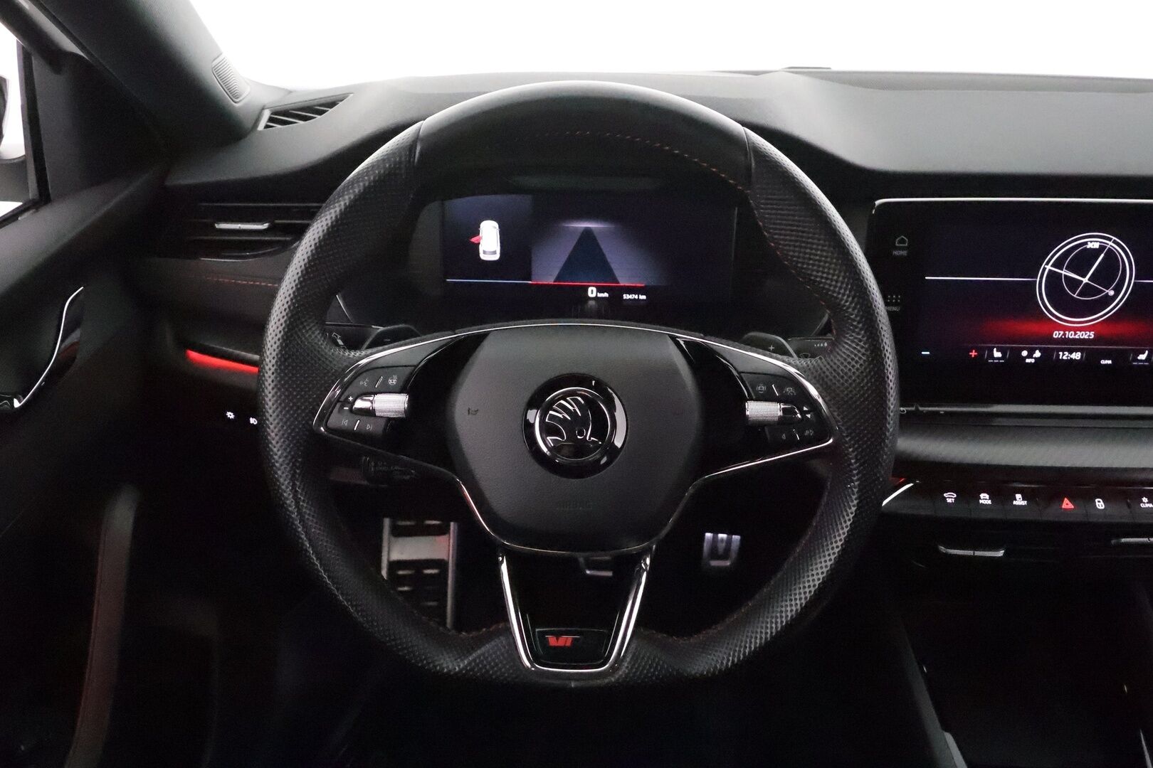 Skoda Octavia 2023 Combi 1.4 TSI PHEV RS iV DSG *ACC / Matrix LED / Webasto / Koukku / Sporttipenkit / Navi / P.kamera / KeylessGo* - Kahdet renkaat aluvanteilla