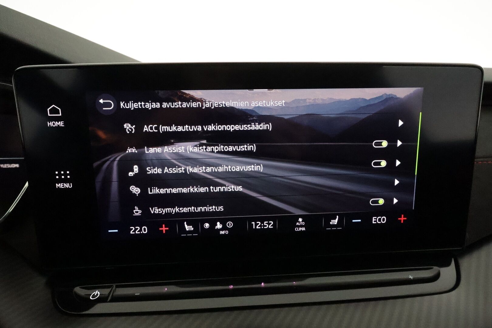 Skoda Octavia 2023 Combi 1.4 TSI PHEV RS iV DSG *ACC / Matrix LED / Webasto / Koukku / Sporttipenkit / Navi / P.kamera / KeylessGo* - Kahdet renkaat aluvanteilla