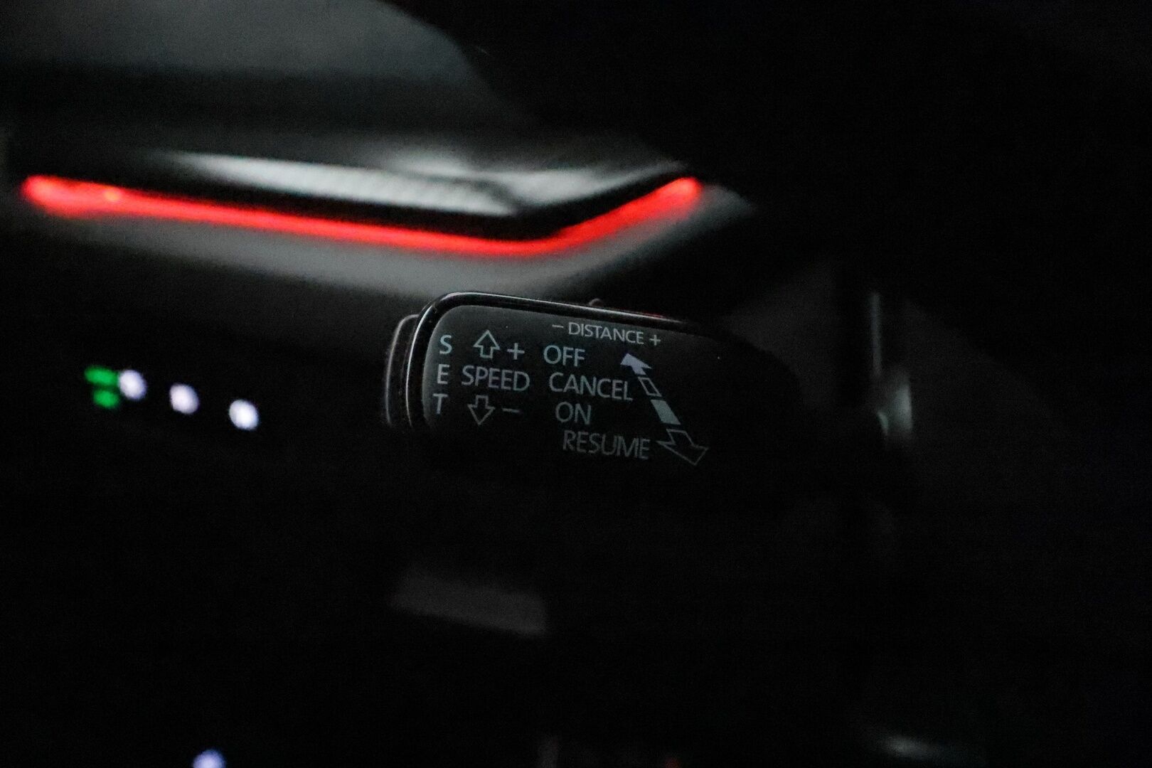 Skoda Octavia 2023 Combi 1.4 TSI PHEV RS iV DSG *ACC / Matrix LED / Webasto / Koukku / Sporttipenkit / Navi / P.kamera / KeylessGo* - Kahdet renkaat aluvanteilla