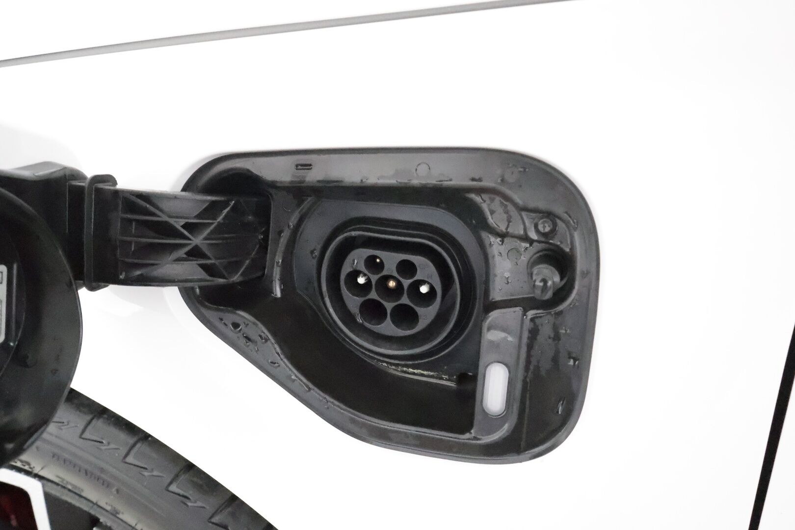 Skoda Octavia 2023 Combi 1.4 TSI PHEV RS iV DSG *ACC / Matrix LED / Webasto / Koukku / Sporttipenkit / Navi / P.kamera / KeylessGo* - Kahdet renkaat aluvanteilla