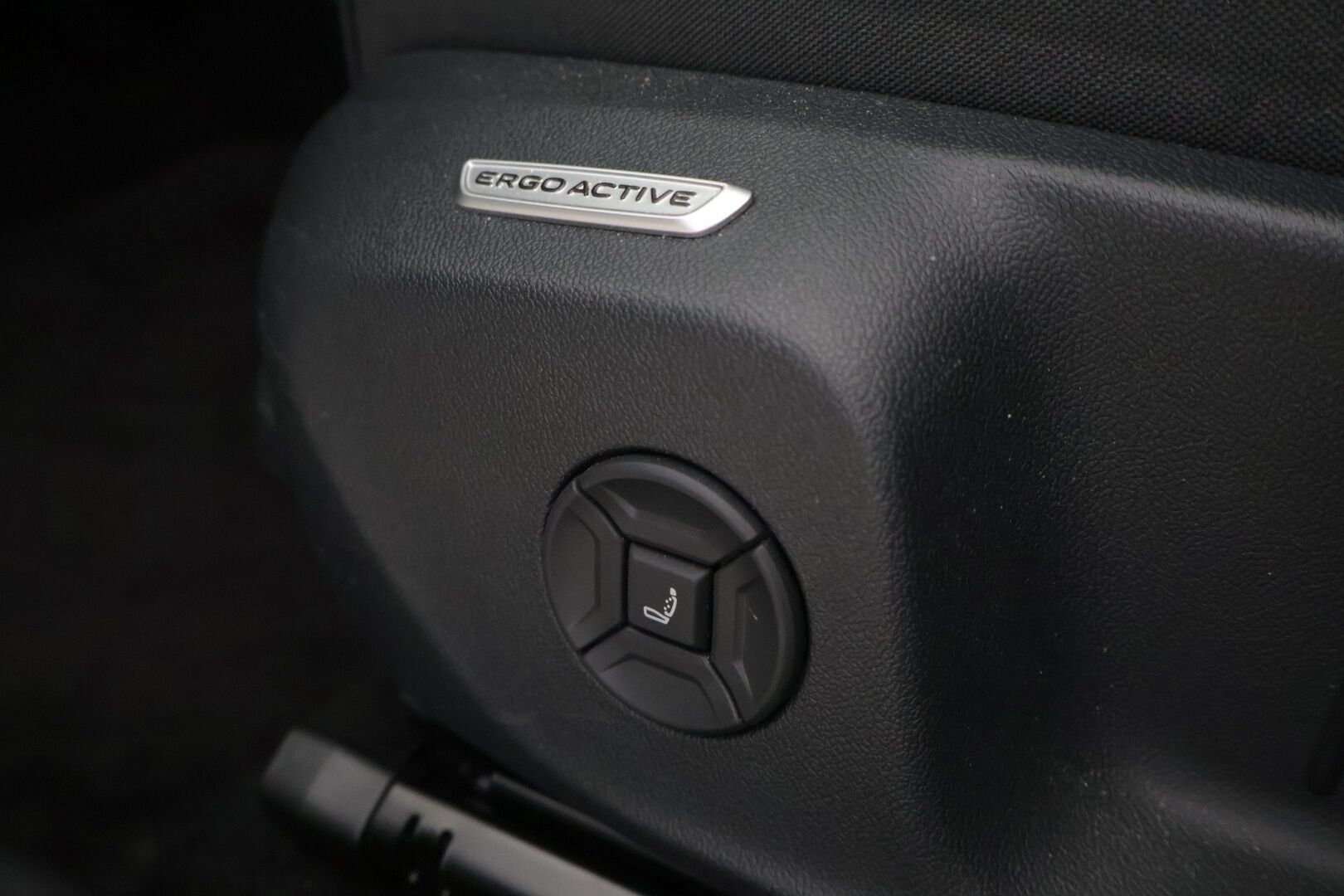 Volkswagen T-Roc 2026 Style 1,5 eTSI 85 kW (MHEV) DSG-automaatti - Uusi korimalli | Matrix LED | Webasto | ACC | Sporttipenkit hieronnalla | Sähköluukku | Lämmitettävä ratti | Keyless | Langaton CarPlay / Android Auto | ArtVelours |