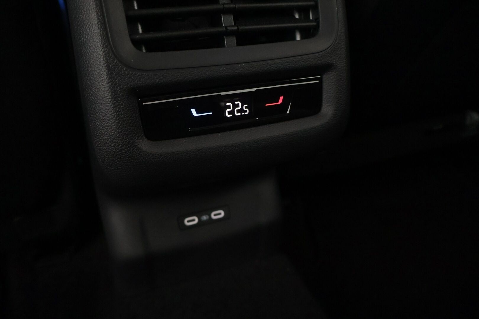 Volkswagen T-Roc 2026 Style 1,5 eTSI 85 kW (MHEV) DSG-automaatti - Uusi korimalli | Matrix LED | Webasto | ACC | Sporttipenkit hieronnalla | Sähköluukku | Lämmitettävä ratti | Keyless | Langaton CarPlay / Android Auto | ArtVelours |