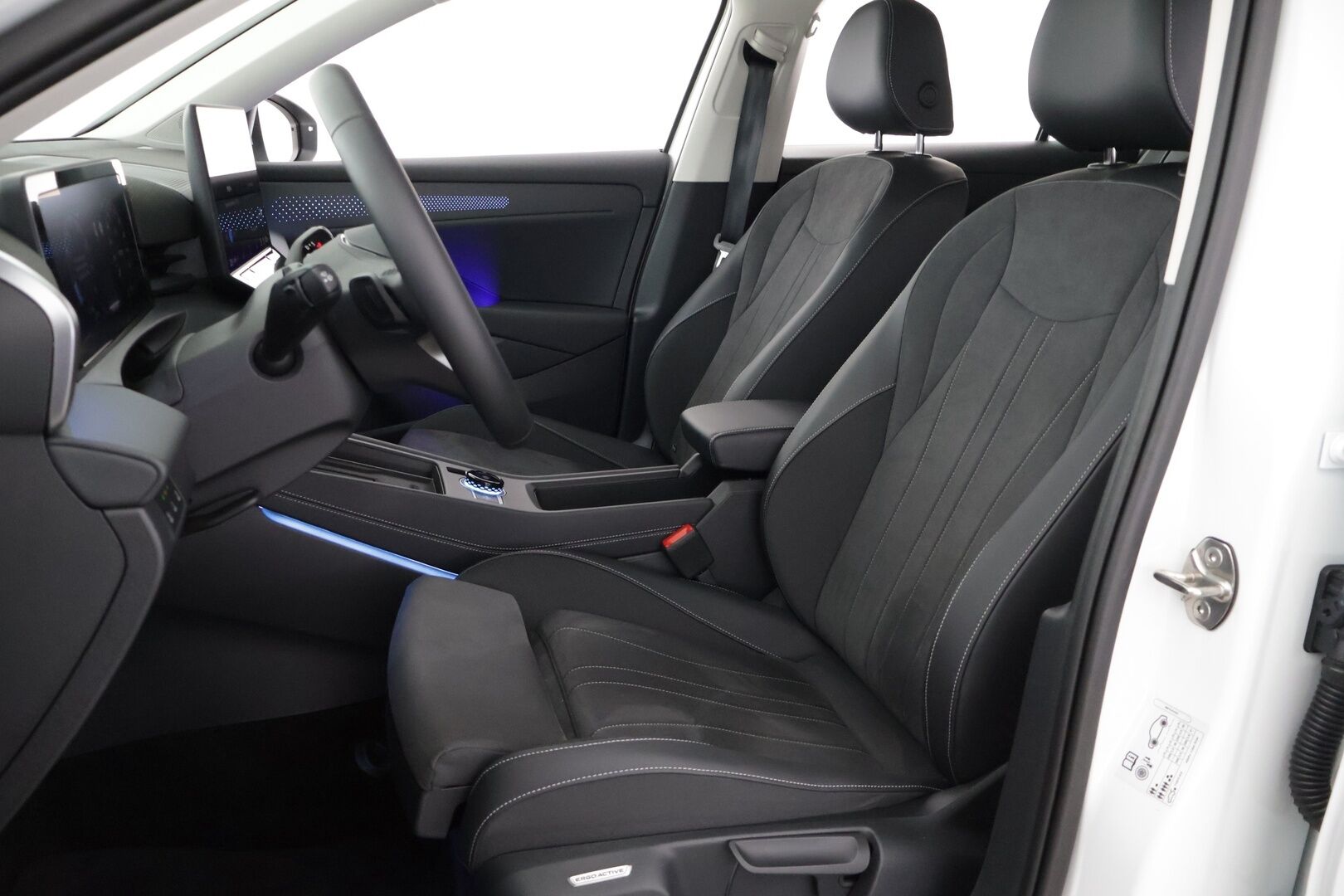 Volkswagen T-Roc 2026 Style 1,5 eTSI 85 kW (MHEV) DSG-automaatti - Uusi korimalli | Matrix LED | Webasto | ACC | Sporttipenkit hieronnalla | Sähköluukku | Lämmitettävä ratti | Keyless | Langaton CarPlay / Android Auto | ArtVelours |