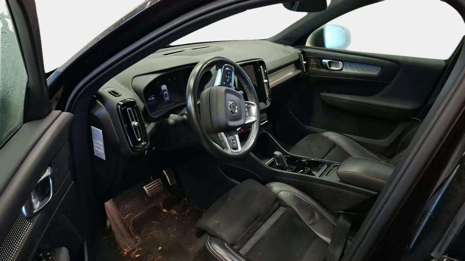 Volvo XC40 2021 P8 AWD Business R-Design aut - R-Design | ILP | 360-kamera | Tutkat eteen ja taakse | ACC | Pilot assist | Panorama | Harman/Kardon | Vetokoukku | Urheiluistuimet | AppleCarPlay / AndroidAuto | VOC | LED