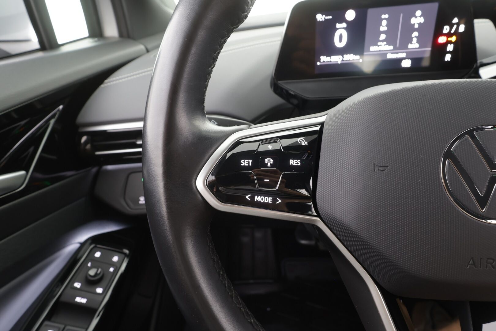 Volkswagen ID.4 2022 Pro Performance 150 kW, akku 77 kWh - | ILP | Koukku | ACC | LED | P.kamera | Hierovat Sporttipenkit Muistilla | Navi | Kaistavahti | Keyless | Merkkihuollot | Kahdet renkaat |