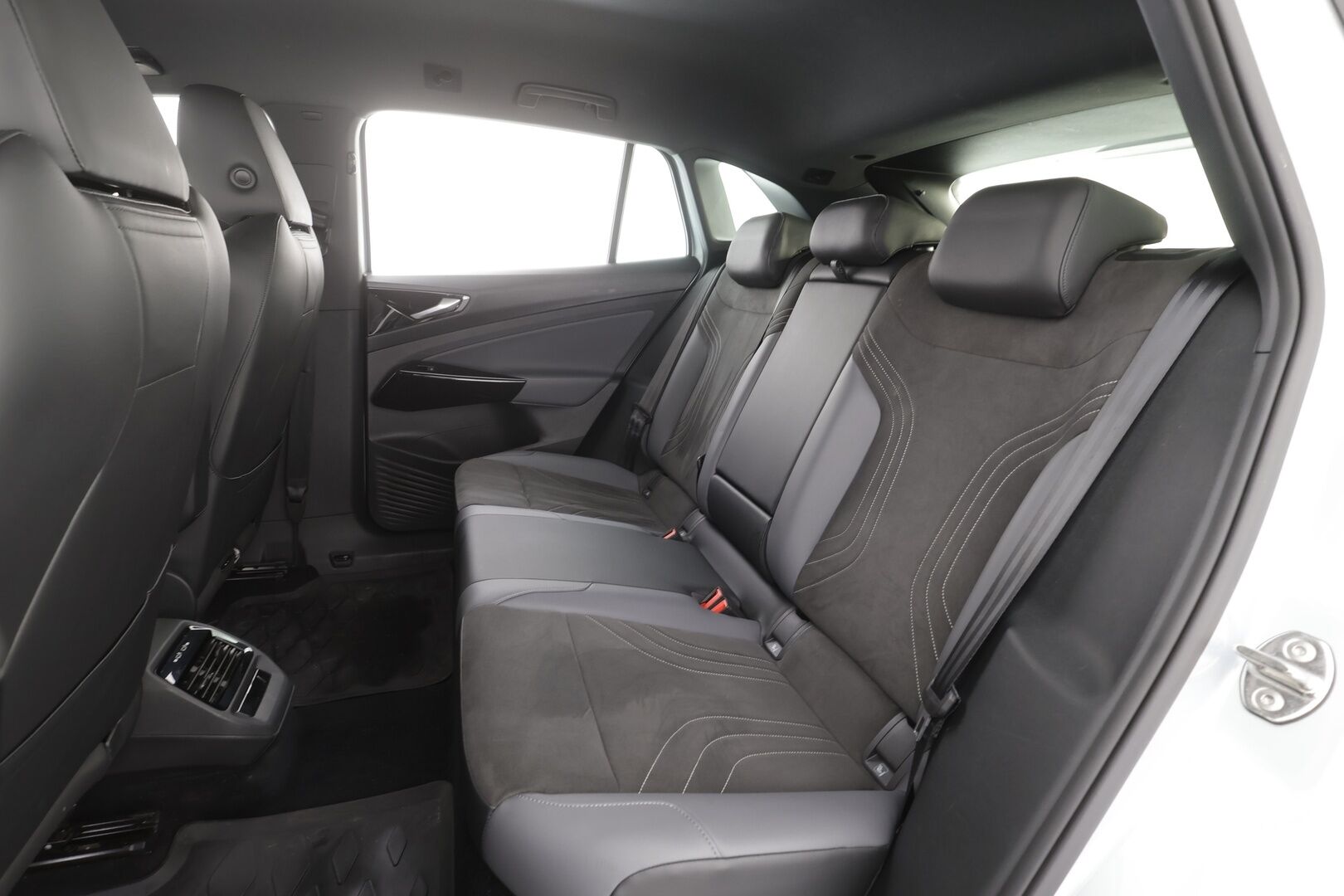 Volkswagen ID.4 2022 Pro Performance 150 kW, akku 77 kWh - | ILP | Koukku | ACC | LED | P.kamera | Hierovat Sporttipenkit Muistilla | Navi | Kaistavahti | Keyless | Merkkihuollot | Kahdet renkaat |