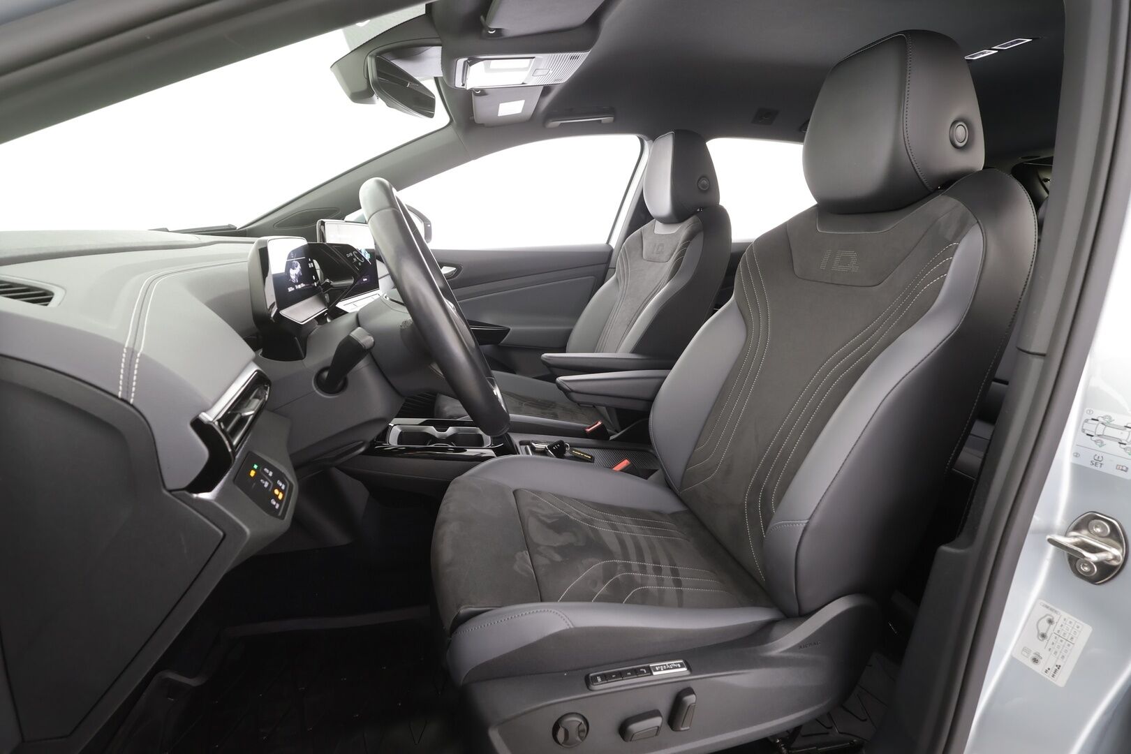Volkswagen ID.4 2022 Pro Performance 150 kW, akku 77 kWh - | ILP | Koukku | ACC | LED | P.kamera | Hierovat Sporttipenkit Muistilla | Navi | Kaistavahti | Keyless | Merkkihuollot | Kahdet renkaat |