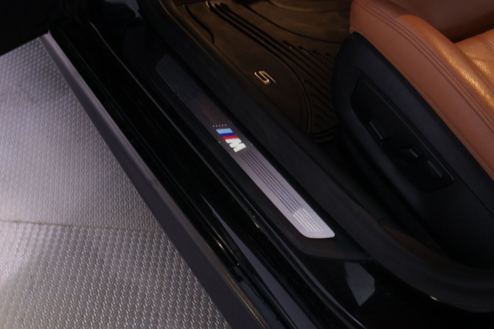BMW 530 2018 G31 Touring 530i A xDrive M Sport - | ACC | PA-Lämmitin | DA+ | Harman/Kardon | P.Kamera | Panoraama | HUD | Comfort Access | S.koukku | Nahkaverhoilu