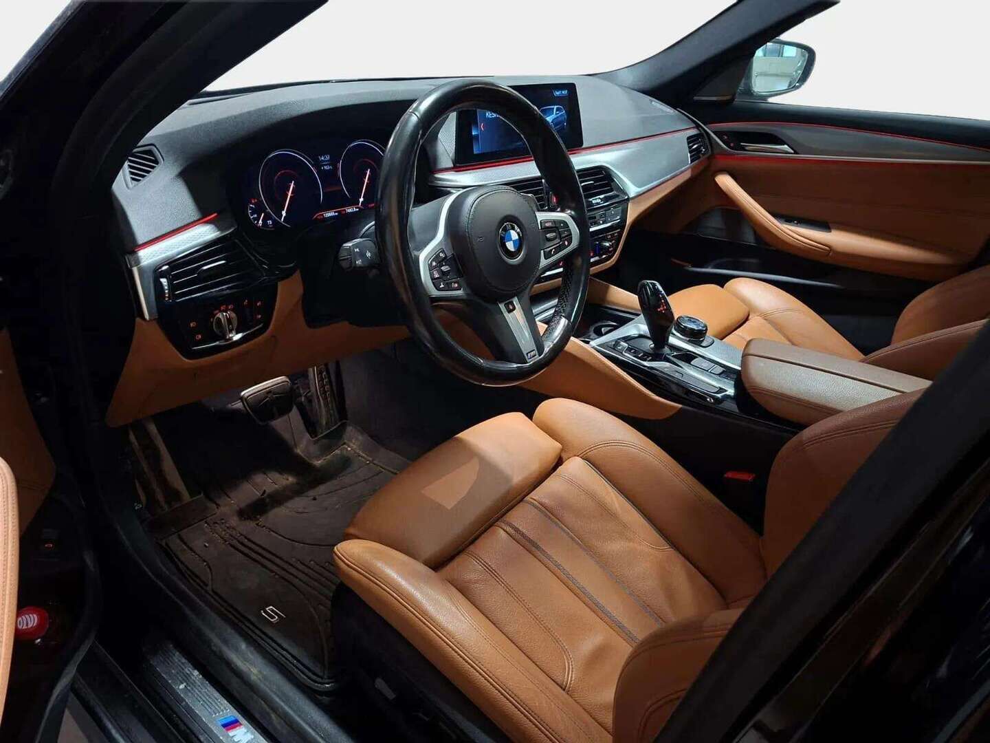BMW 530 2018 G31 Touring 530i A xDrive M Sport - ACC | PA-Lämmitin | DA+ | Harman/Kardon | P.Kamera | Panoraama | HUD | Comfort Access | S.koukku | Nahkaverhoilu