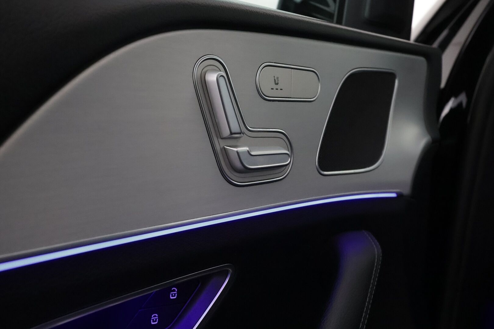 MERCEDES-BENZ GLE 2022 GLE 350 e 4MATIC EQ Power / Distronic+ / 360° Kamera / Nahka-alcantara Sähköpenkit / Esilämmitys / Apple&Android - AMG-sisäpaketti / 2x aluvanteet / Huippusiisti