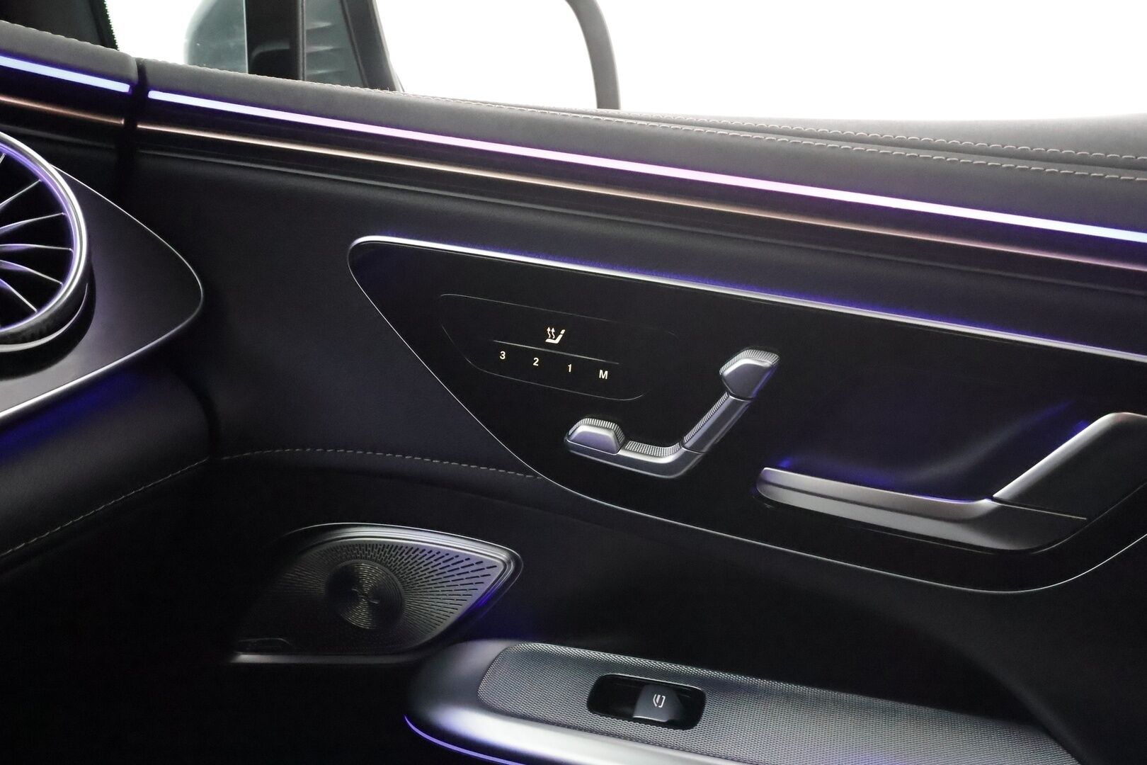 MERCEDES-BENZ EQE SUV 2024 350 4MATIC SUV * Adapt.Vakkari / Burmester / Muistipenkit / Digital Led-ajovalot / Peruutuskamera 360 / Panoraama * - 2x GoodYear Renkaat Ja Vanteet - HULLUT AVAJAISHULINAT KORKOTARJOUS 3,29 %