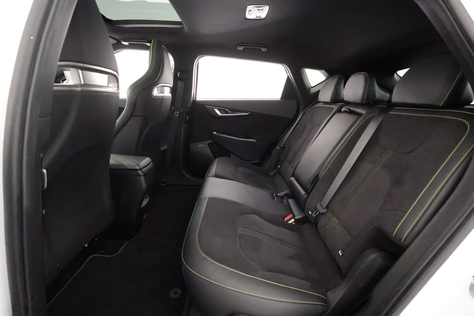 KIA EV6 2023 GT AWD 77 kWh 585 hv - | ACC | ILP | Koukku | Meridian | Kattoluukku | HUD | 360° | HDA | BSM | CTA | Ambient light | Lämm. ratti | IFS-LED | 2x alut | Merkkihuollot | - KORKO VAIN 3,99 %