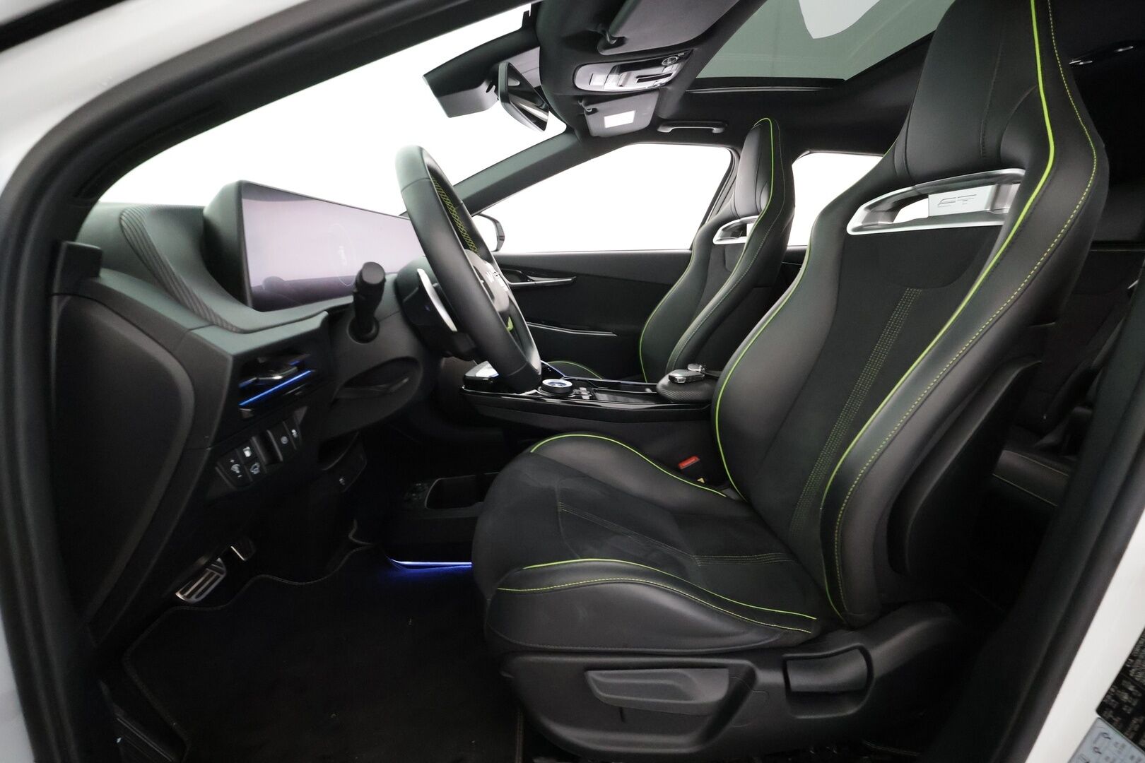 KIA EV6 2023 GT AWD 77 kWh 585 hv - | ACC | ILP | Koukku | Meridian | Kattoluukku | HUD | 360° | HDA | BSM | CTA | Ambient light | Lämm. ratti | IFS-LED | 2x alut | Merkkihuollot | - KORKO VAIN 3,99 %