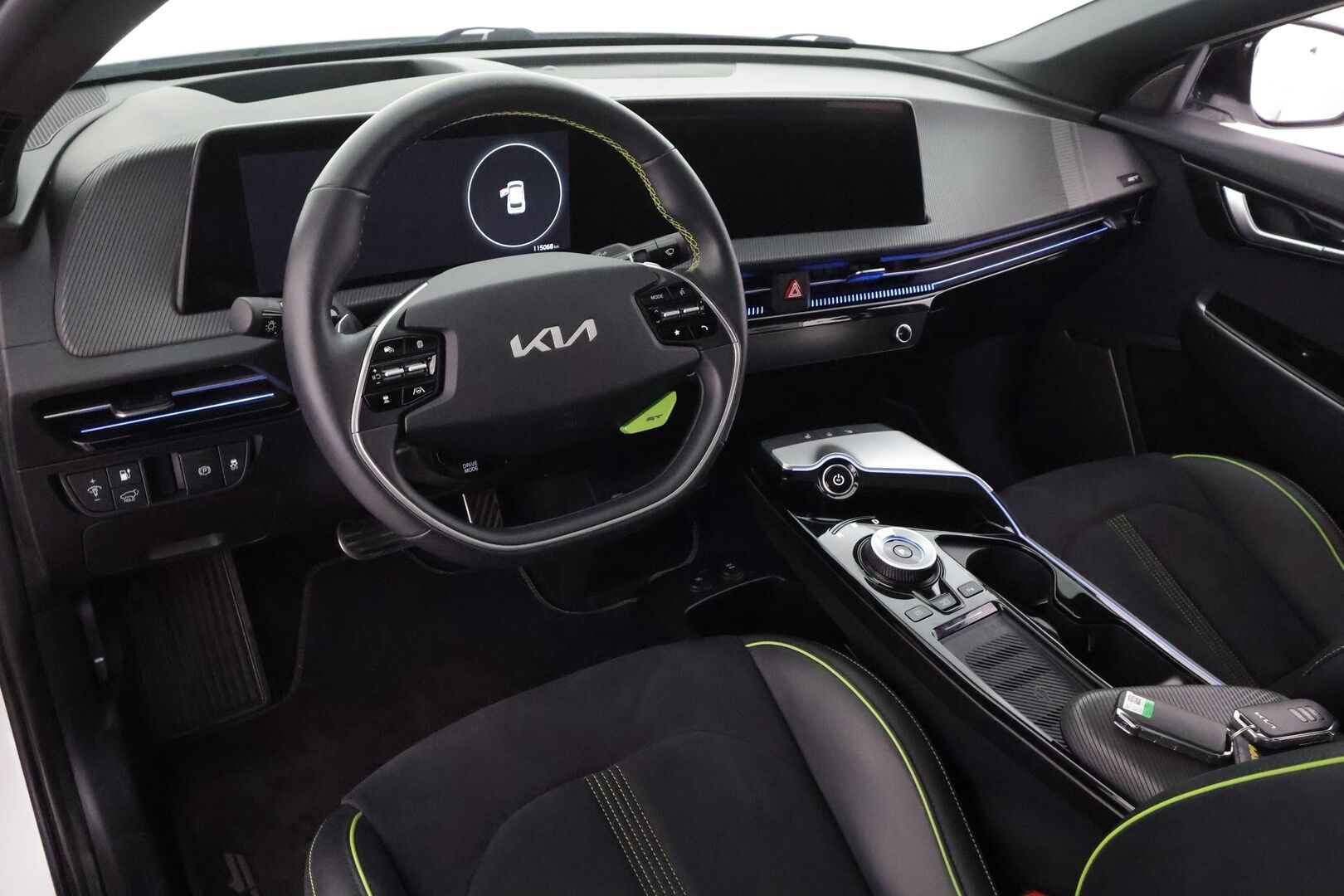 KIA EV6 2023 GT AWD 77 kWh 585 hv - | ACC | ILP | Koukku | Meridian | Kattoluukku | HUD | 360° | HDA | BSM | CTA | Ambient light | Lämm. ratti | IFS-LED | 2x alut | Merkkihuollot | - KORKO VAIN 3,99 %