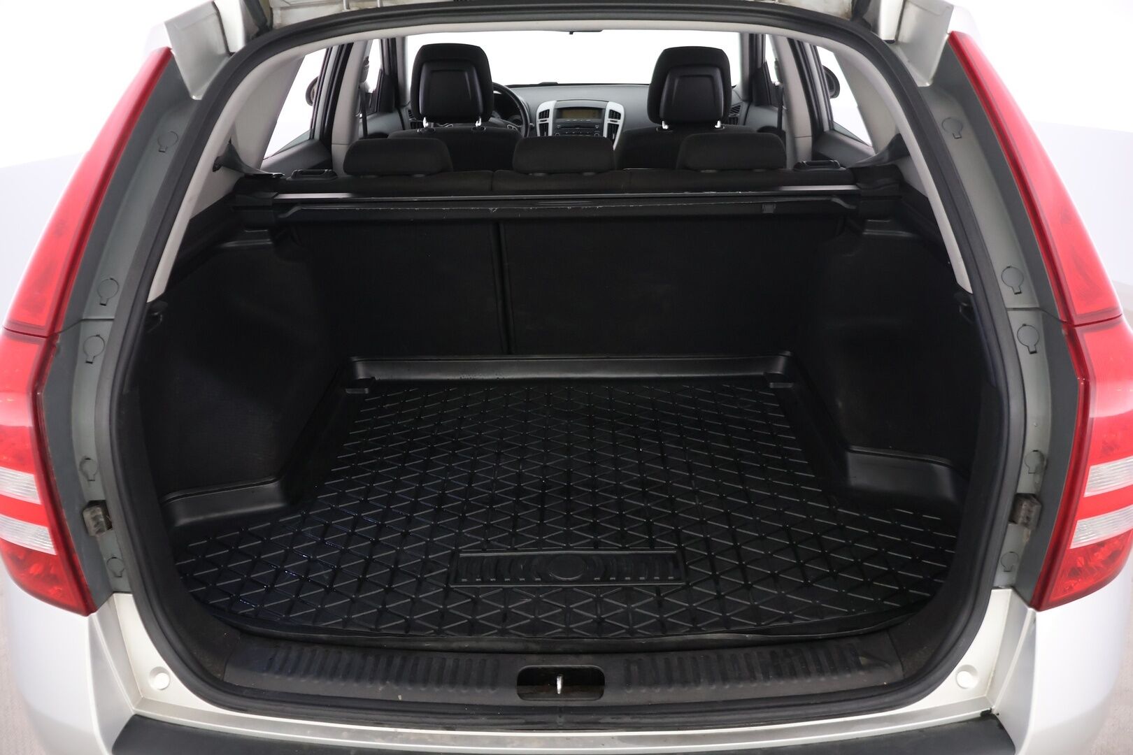 Kia cee'd 2008 1,6 CRDi EX SW *YritysOutlet - Myydään vain yrityksille - Lohkolämmitin sisäpistokkeella / kahdet renkaat / Suomi-auto / Vähän ajettu / Koukku / 12/25 katsastettu