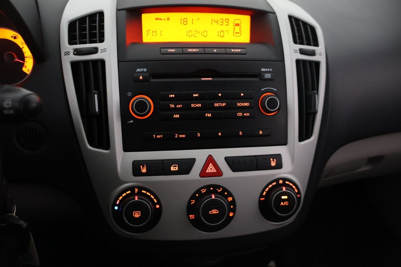 Kia cee'd 2008 1,6 CRDi EX SW *YritysOutlet - Myydään vain yrityksille - Lohkolämmitin sisäpistokkeella / kahdet renkaat / Suomi-auto / Vähän ajettu / Koukku / 12/25 katsastettu