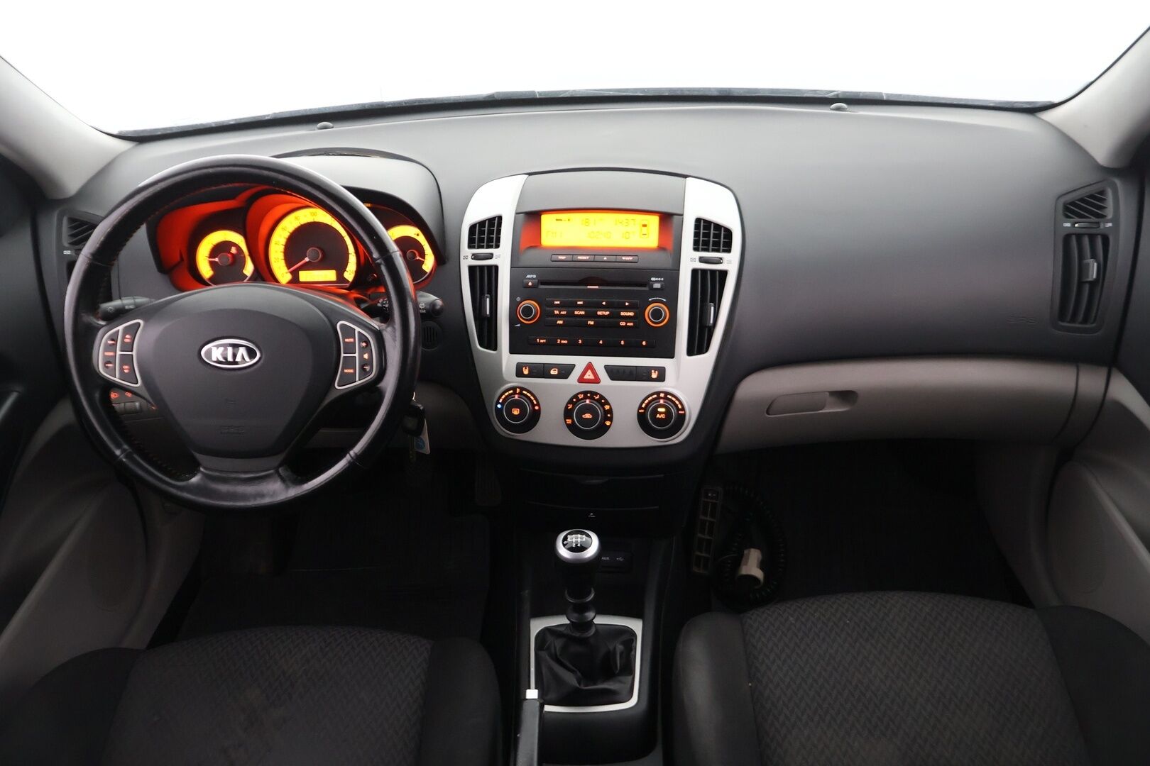 Kia cee'd 2008 1,6 CRDi EX SW *YritysOutlet - Myydään vain yrityksille - Lohkolämmitin sisäpistokkeella / kahdet renkaat / Suomi-auto / Vähän ajettu / Koukku / 12/25 katsastettu