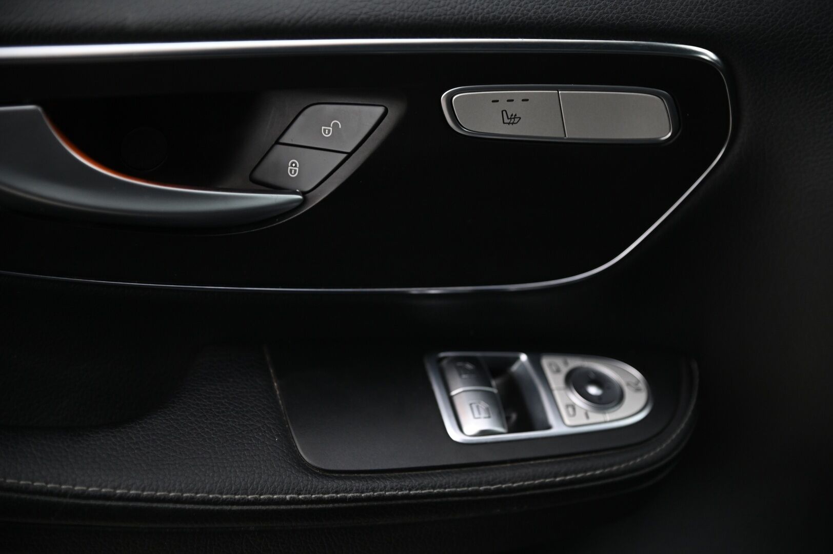 Mercedes-Benz V 2017 250 d pitkä A3 A*Webasto / 8-paikkainen / nahat / ILS / Koukku* - 3,99 % KORKOTARJOUS TÄHÄN AUTOON - 
