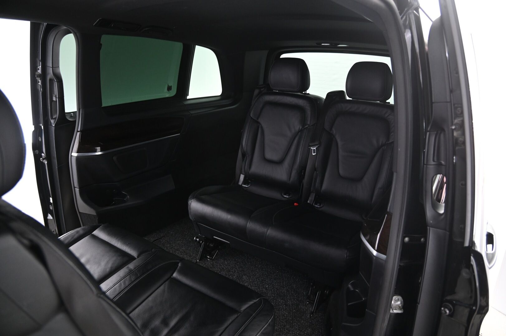 Mercedes-Benz V 2017 250 d pitkä A3 A*Webasto / 8-paikkainen / nahat / ILS / Koukku* - 3,99 % KORKOTARJOUS TÄHÄN AUTOON - 