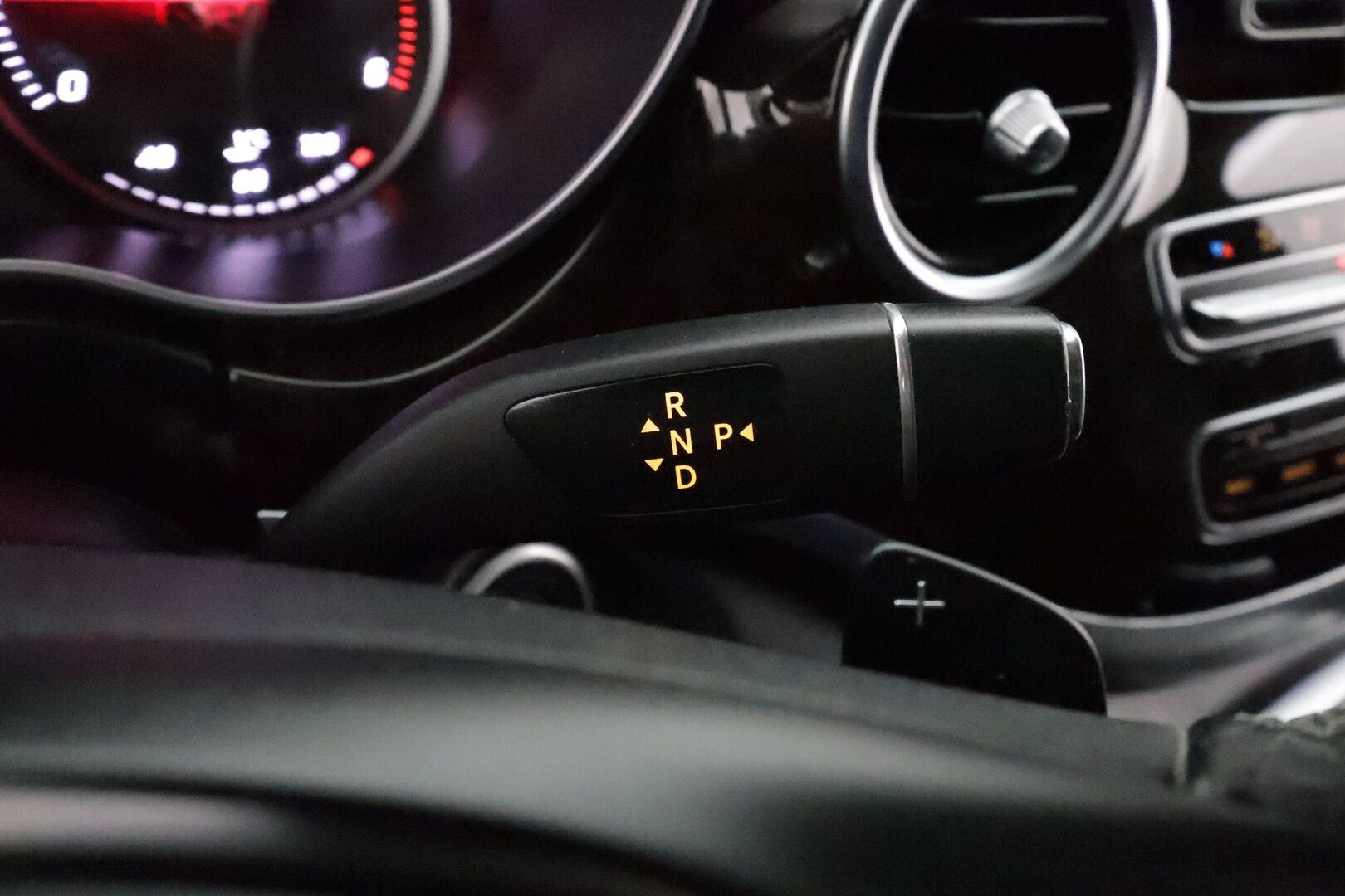 Mercedes-Benz V 2017 250 d pitkä A3 A*Webasto / 8-paikkainen / nahat / ILS / Koukku* - 3,99 % KORKOTARJOUS TÄHÄN AUTOON - 