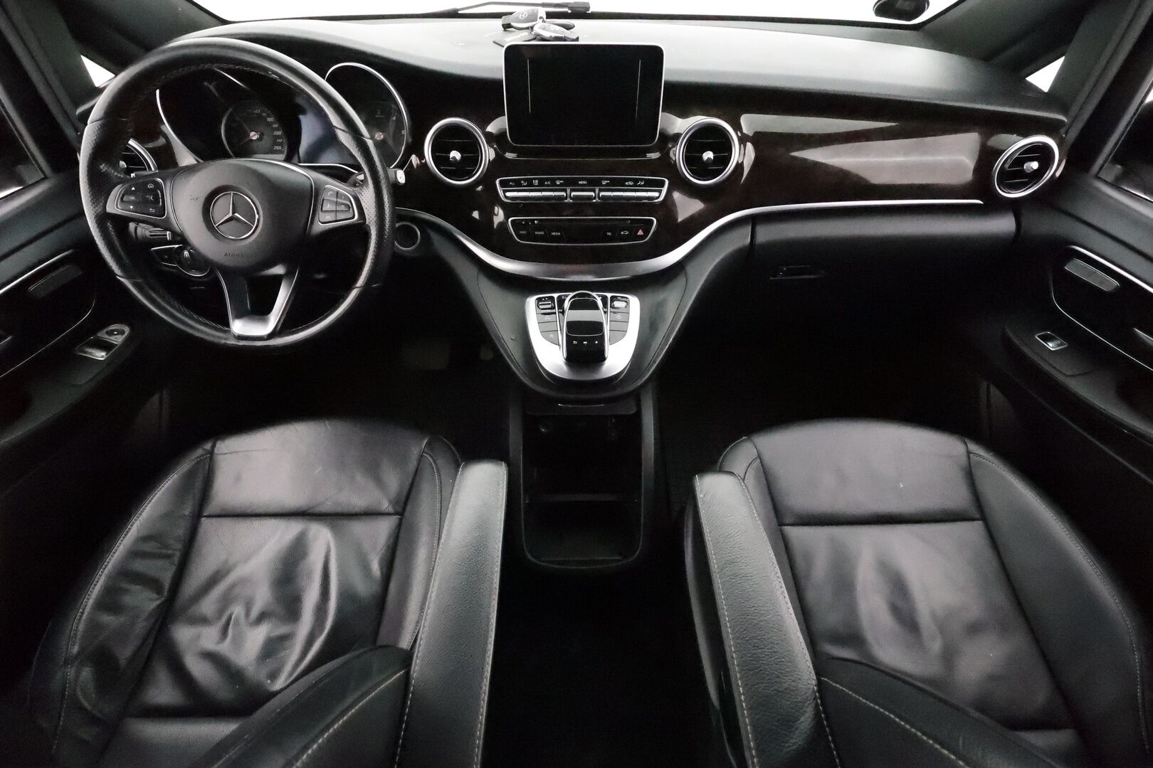 Mercedes-Benz V 2017 250 d pitkä A3 A*Webasto / 8-paikkainen / nahat / ILS / Koukku* - 3,99 % KORKOTARJOUS TÄHÄN AUTOON - 