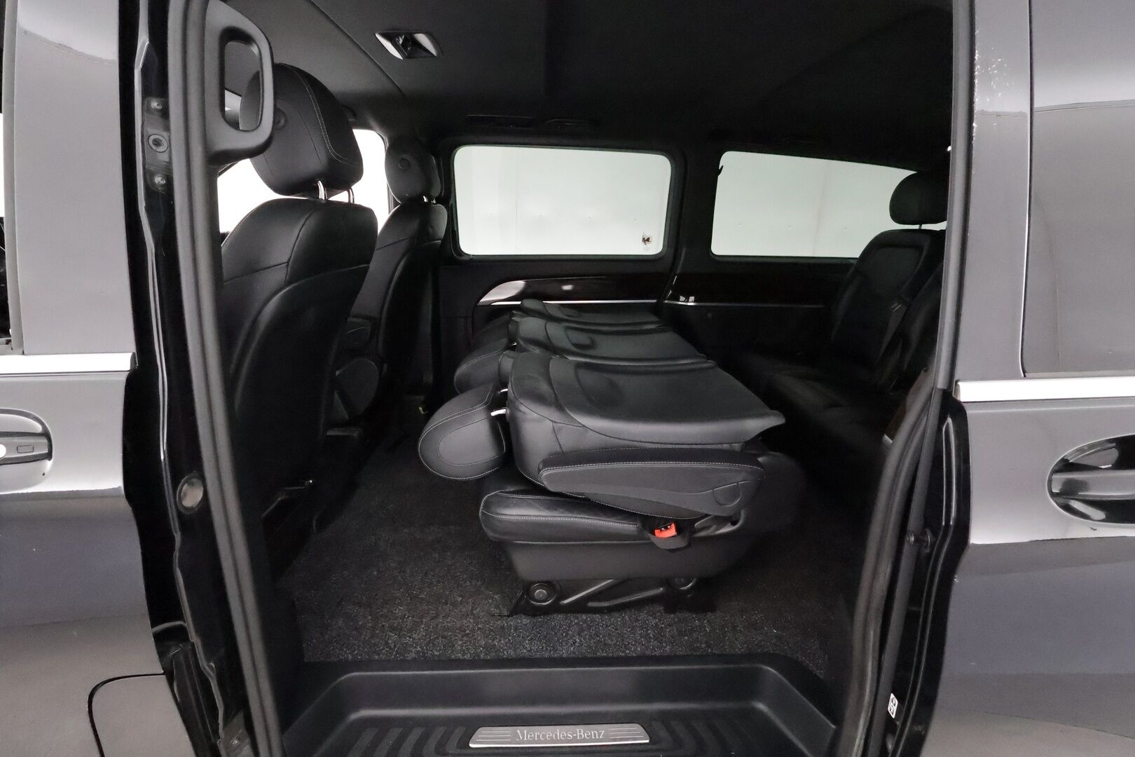 Mercedes-Benz V 2017 250 d pitkä A3 A*Webasto / 8-paikkainen / nahat / ILS / Koukku* - 3,99 % KORKOTARJOUS TÄHÄN AUTOON - 