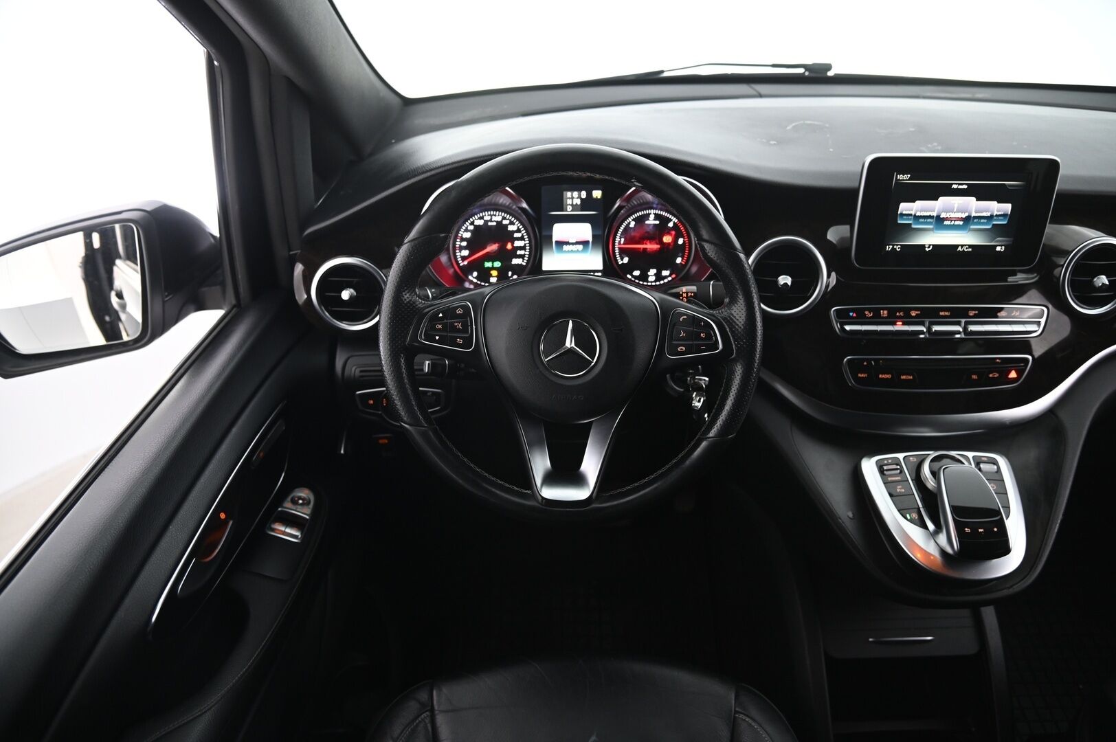 Mercedes-Benz V 2017 250 d pitkä A3 A*Webasto / 8-paikkainen / nahat / ILS / Koukku* - 3,99 % KORKOTARJOUS TÄHÄN AUTOON - 