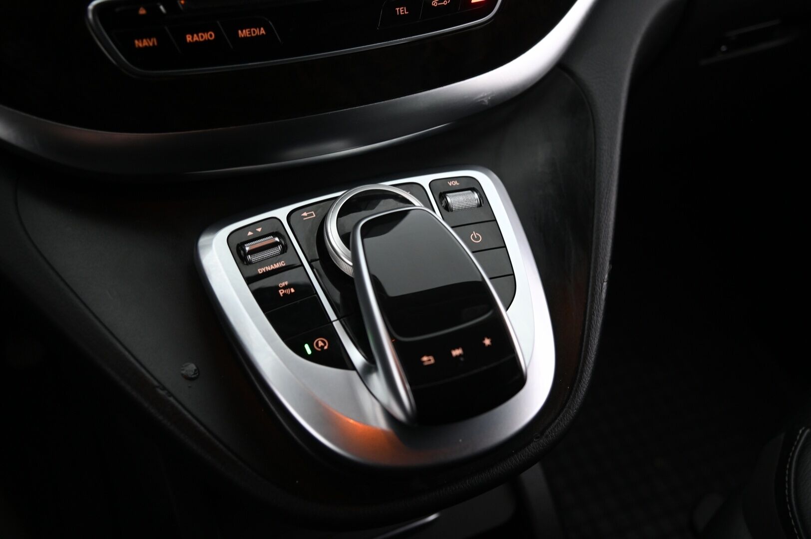 Mercedes-Benz V 2017 250 d pitkä A3 A*Webasto / 8-paikkainen / nahat / ILS / Koukku* - 3,99 % KORKOTARJOUS TÄHÄN AUTOON - 