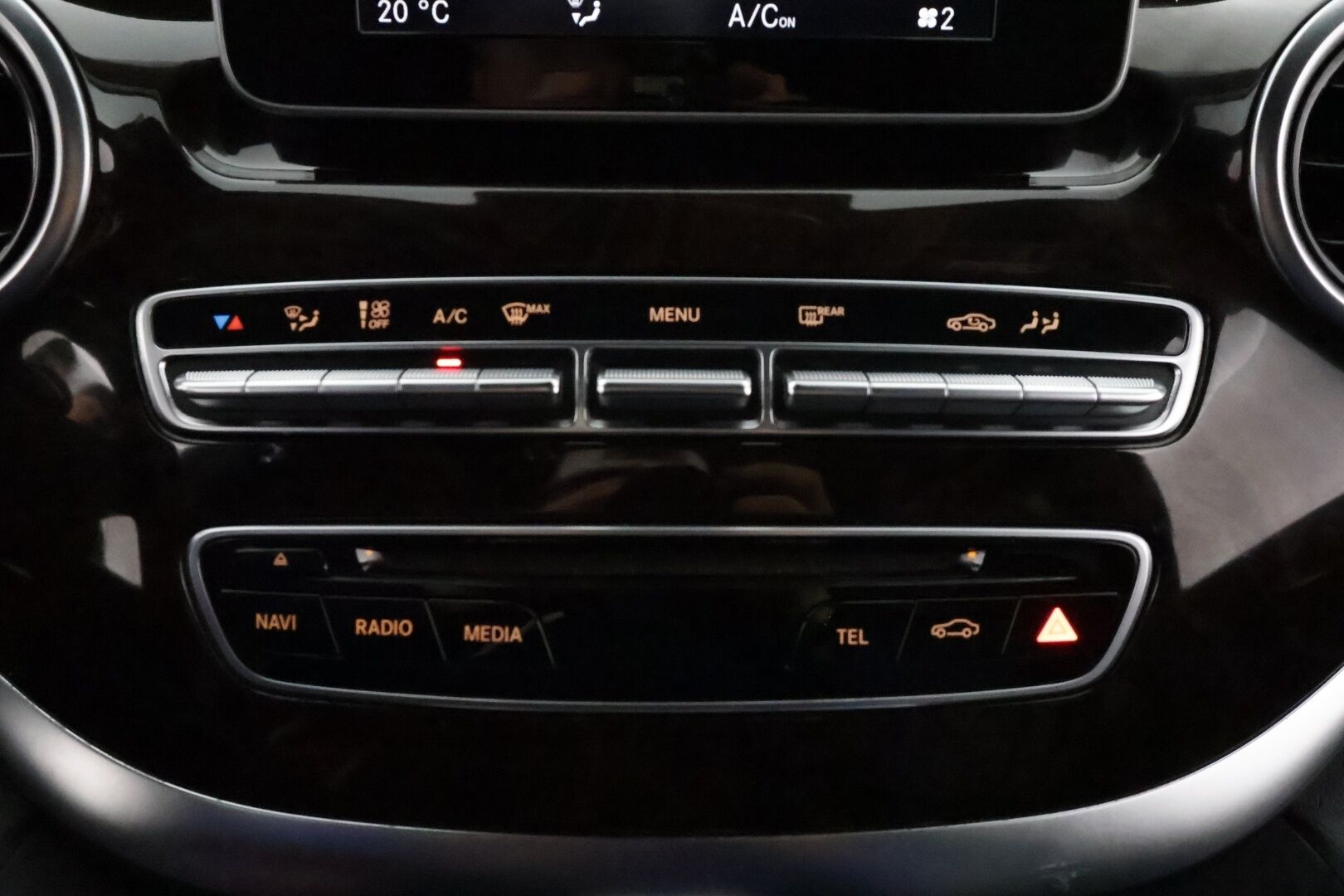 Mercedes-Benz V 2017 250 d pitkä A3 A*Webasto / 8-paikkainen / nahat / ILS / Koukku* - 3,99 % KORKOTARJOUS TÄHÄN AUTOON - 