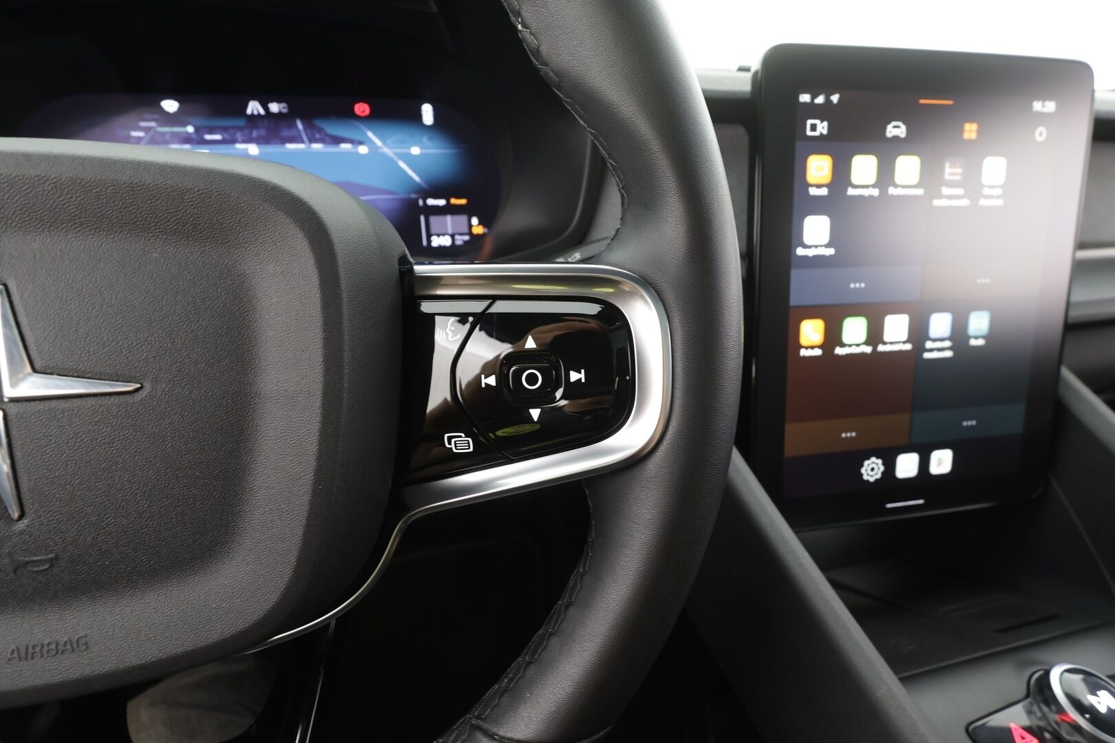 Polestar 2 2020 Long Range Dual Motor, 300kW, 78kWh - | Pilot & Plus | ACC | H&K | Pixel-LED | 360° | Muistipenkki | Sporttipenkit | Lasikatto | 