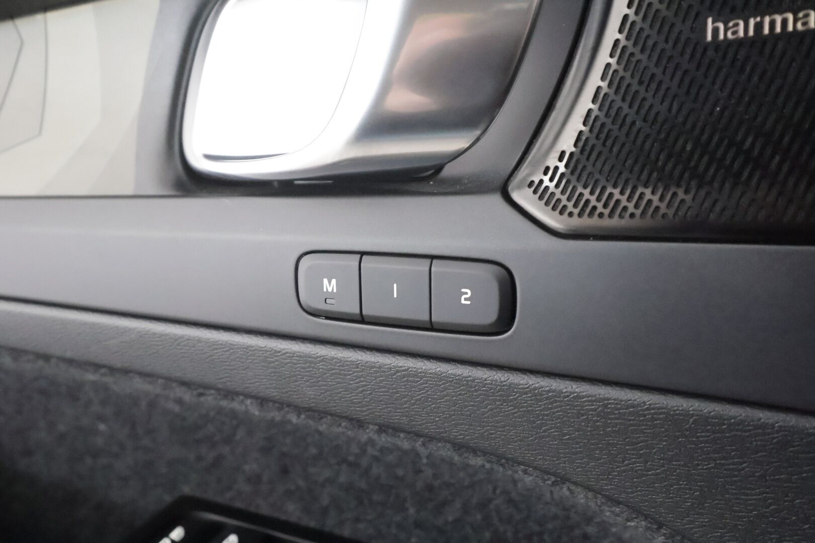 Volvo C40 2022 Recharge Twin Launch Edition aut  - | ACC | ILP | Pixel-LED | H&K | 360° | Lasikatto | Koukku | Muistipenkki | Pilot assist | 