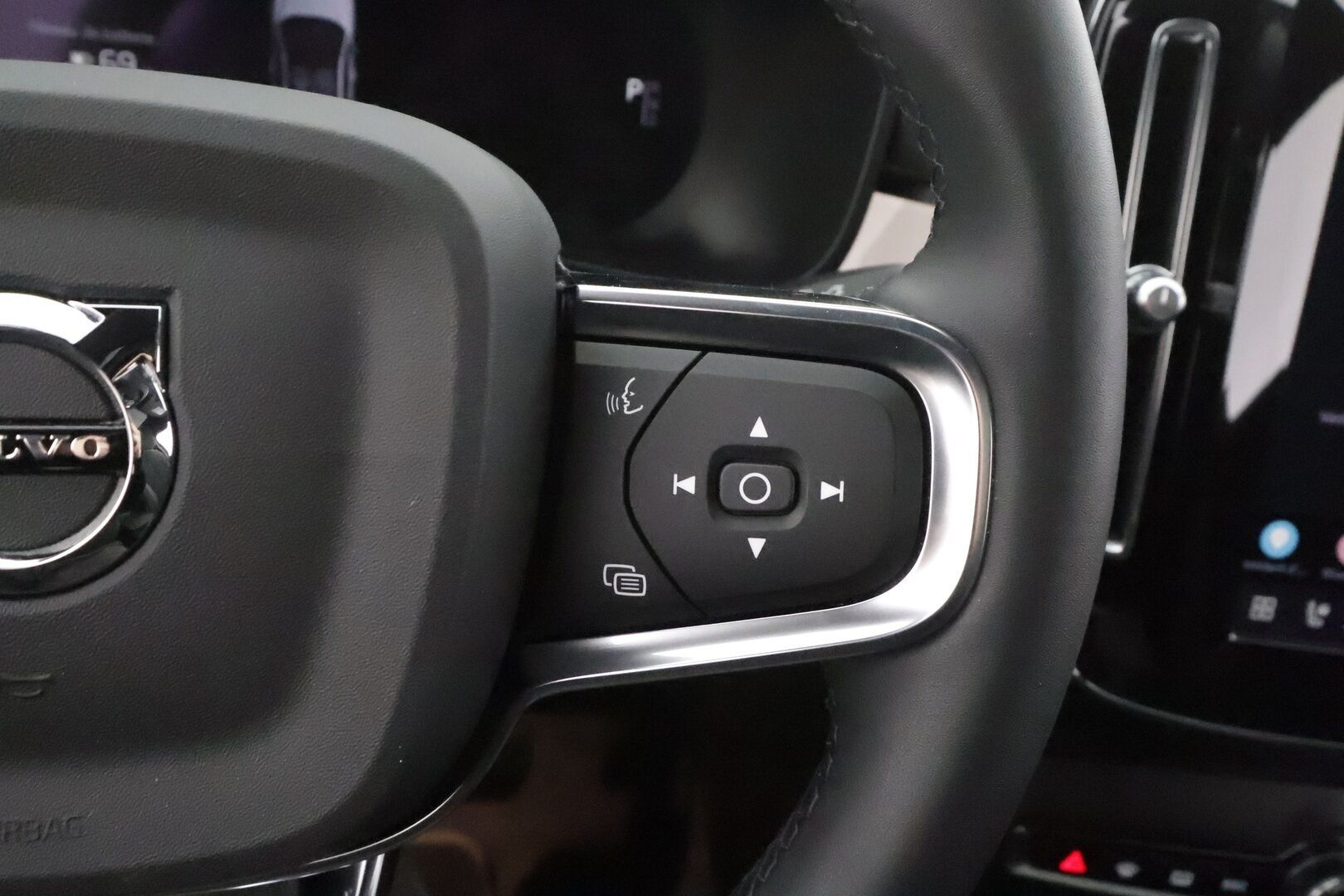 Volvo C40 2022 Recharge Twin Launch Edition aut  - | ACC | ILP | Pixel-LED | H&K | 360° | Lasikatto | Koukku | Muistipenkki | Pilot assist | 