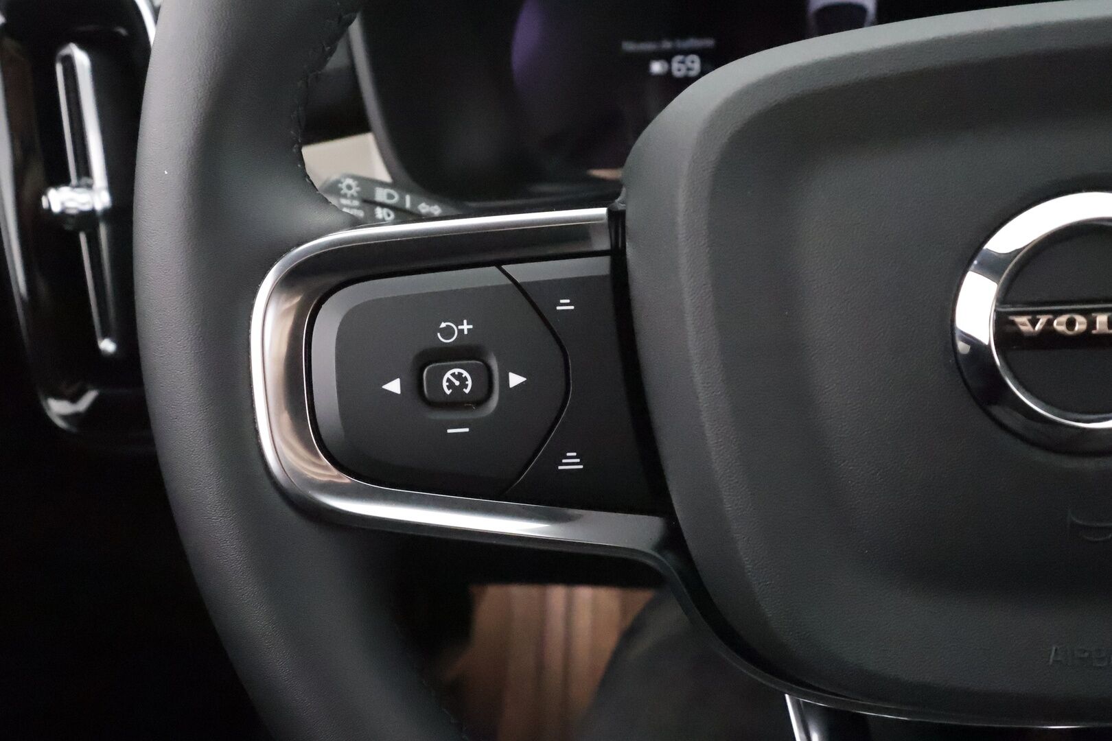 Volvo C40 2022 Recharge Twin Launch Edition aut  - | ACC | ILP | Pixel-LED | H&K | 360° | Lasikatto | Koukku | Muistipenkki | Pilot assist | 