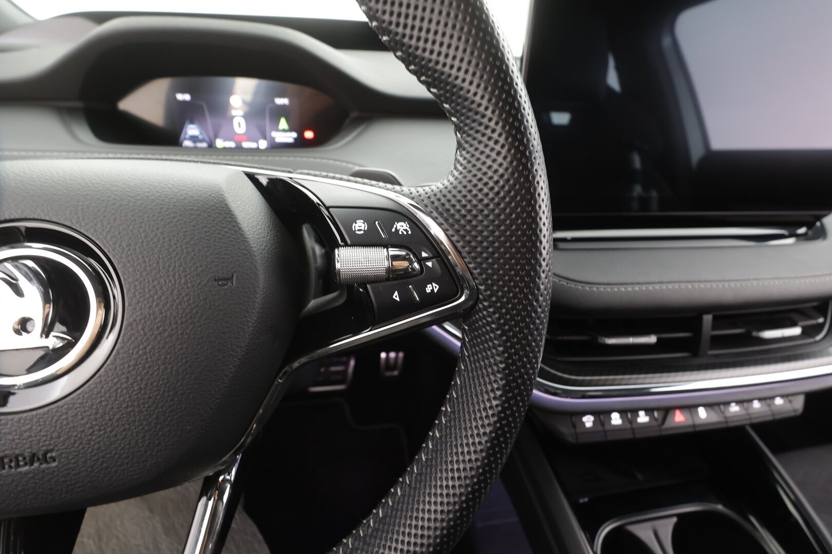 SKODA ENYAQ 2022 80x Sportline - | ACC | ILP | HUD | 360° | Matrix | Muistipenkki | Crystal-maski | Nahka-alcantara | Ambient | DCC | 