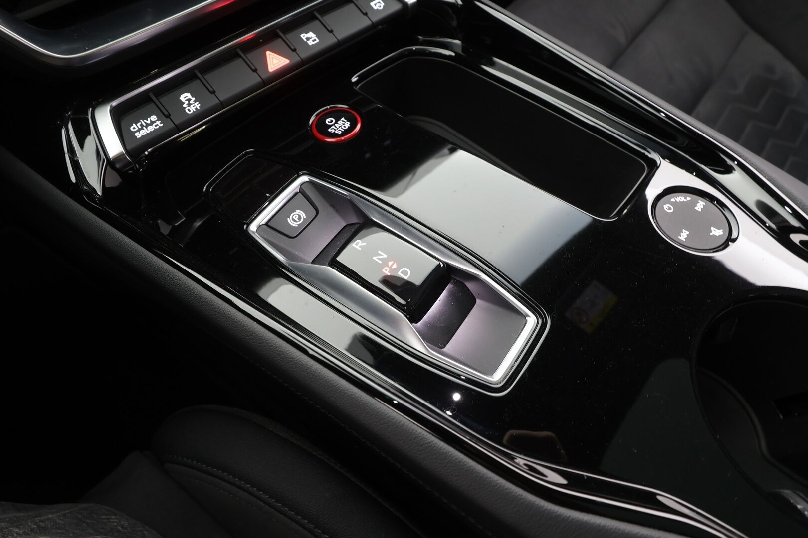AUDI E-TRON GT 2024 60 quattro - Lämpöpumppu | B&O | Adapt.Vakkari | Panorama | Nahka-Alcantara Digimittari | Huippuvarusteet | MY24 Facelift | Upea!