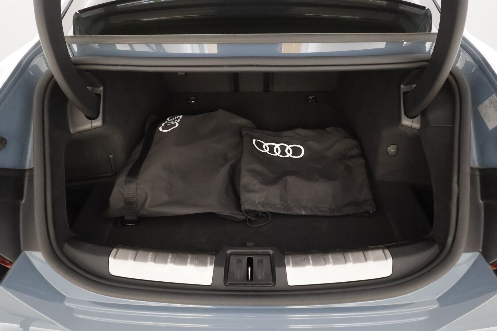 AUDI E-TRON GT 2024 60 quattro - Lämpöpumppu | B&O | Adapt.Vakkari | Panorama | Nahka-Alcantara Digimittari | Huippuvarusteet | MY24 Facelift | Upea!