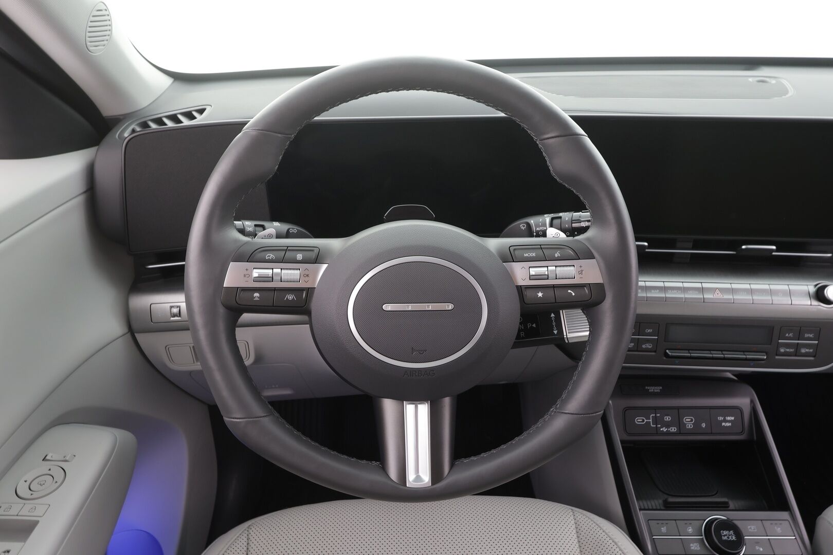 HYUNDAI KONA ELECTRIC 2025 65 kWh 217 hv Premium - | ACC | ILP | HUD | 360° | Sähkönahat | Akuston esilämmitys | Lämm. ratti | Ambient | 2x renkaat aluin | 