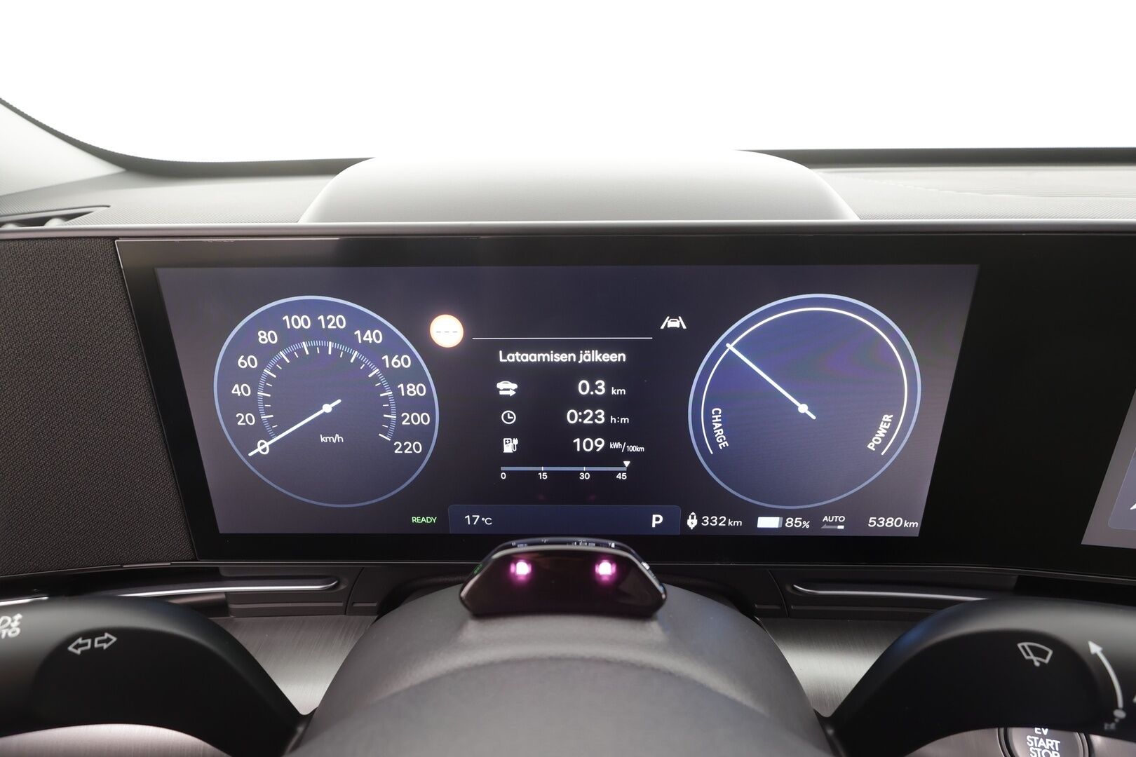 HYUNDAI KONA ELECTRIC 2025 65 kWh 217 hv Premium - | ACC | ILP | HUD | 360° | Sähkönahat | Akuston esilämmitys | Lämm. ratti | Ambient | 2x renkaat aluin | 