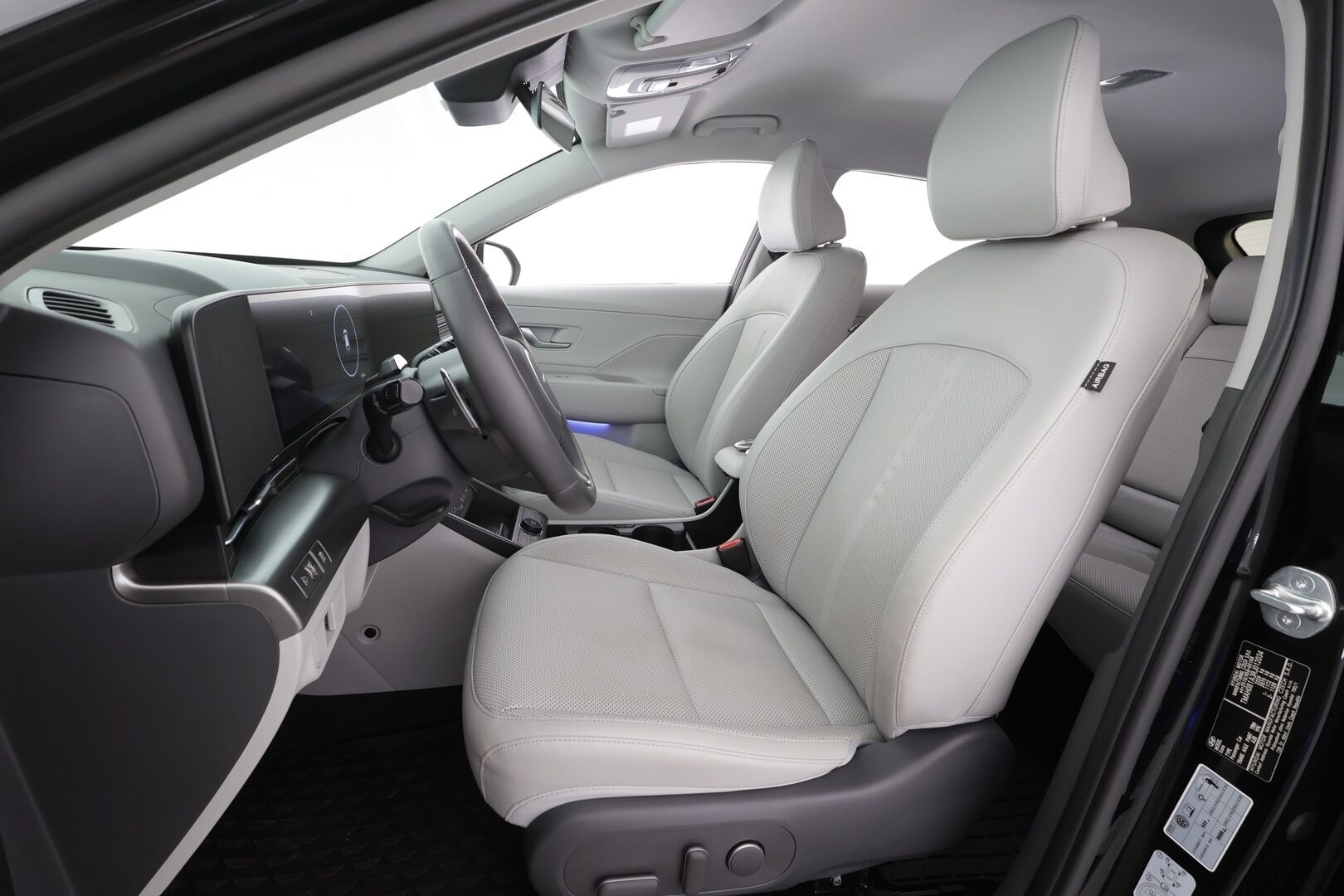 HYUNDAI KONA ELECTRIC 2025 65 kWh 217 hv Premium - | ACC | ILP | HUD | 360° | Sähkönahat | Akuston esilämmitys | Lämm. ratti | Ambient | 2x renkaat aluin | 