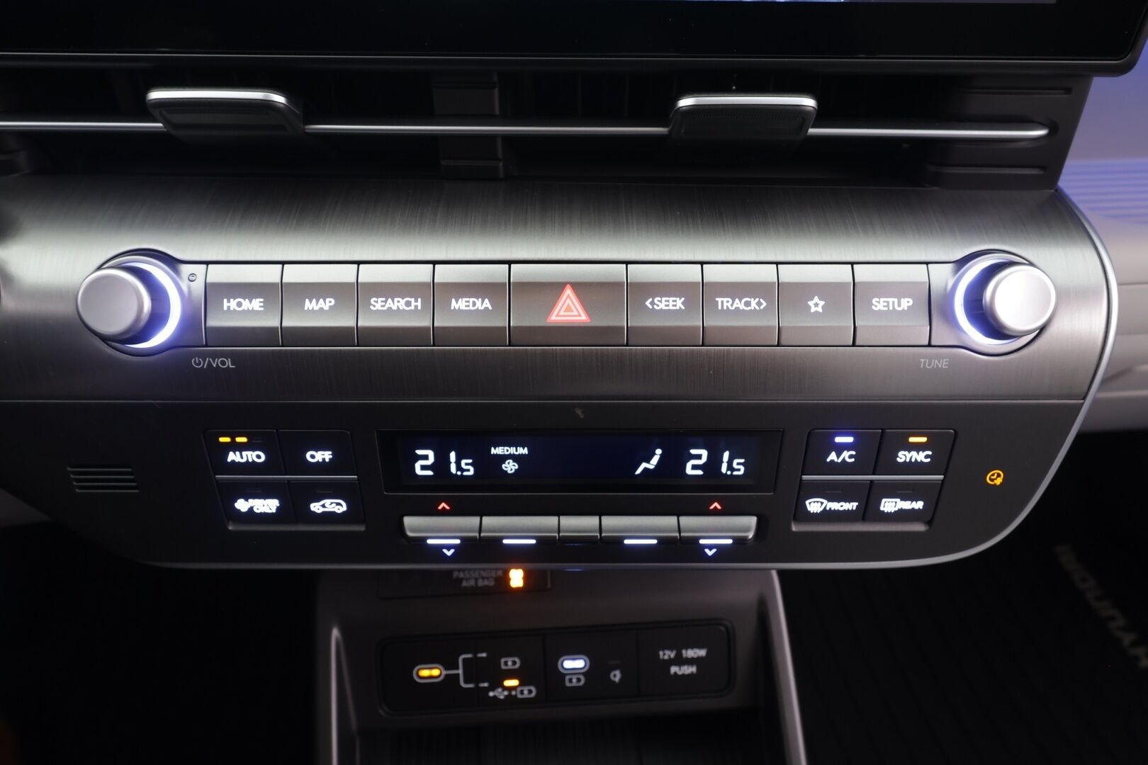 HYUNDAI KONA ELECTRIC 2025 65 kWh 217 hv Premium - | ACC | ILP | HUD | 360° | Sähkönahat | Akuston esilämmitys | Lämm. ratti | Ambient | 2x renkaat aluin | 