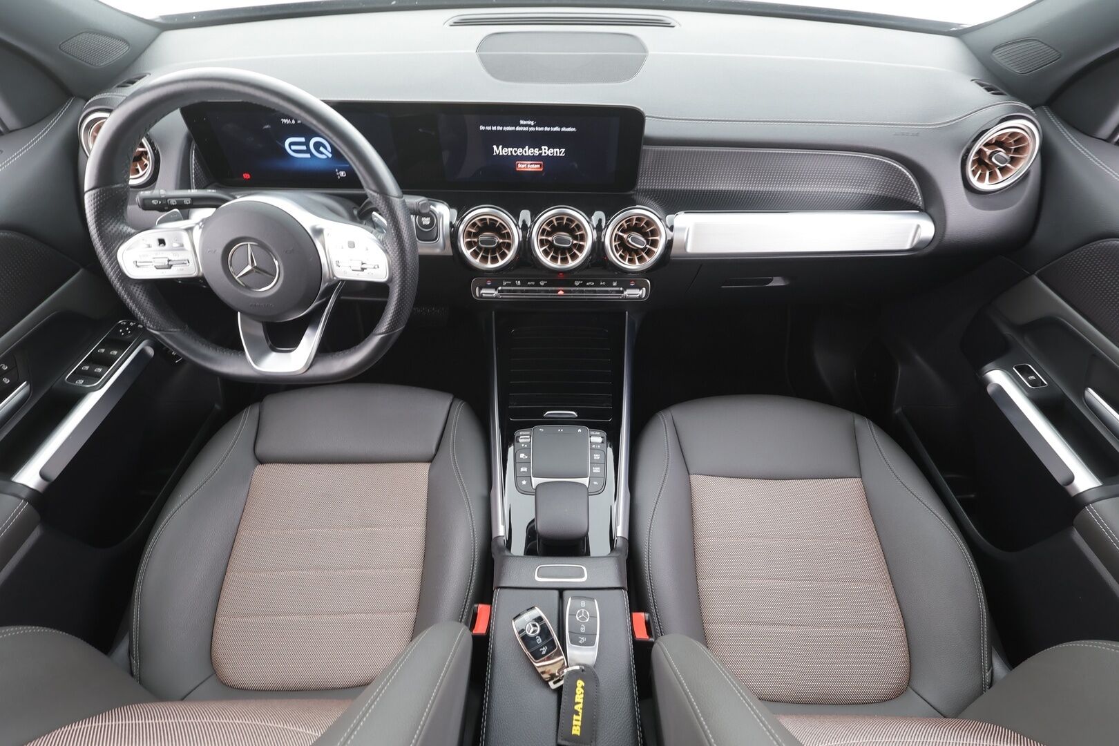 MERCEDES-BENZ EQB 2022 300 4MATIC Business 7-Paik. - | Panorama | Vakkari | P.Kamera | Puolinahat | Midline | Navi | LED | Keyless | Widescreen | Sähköluukku | Merkkihuollettu |