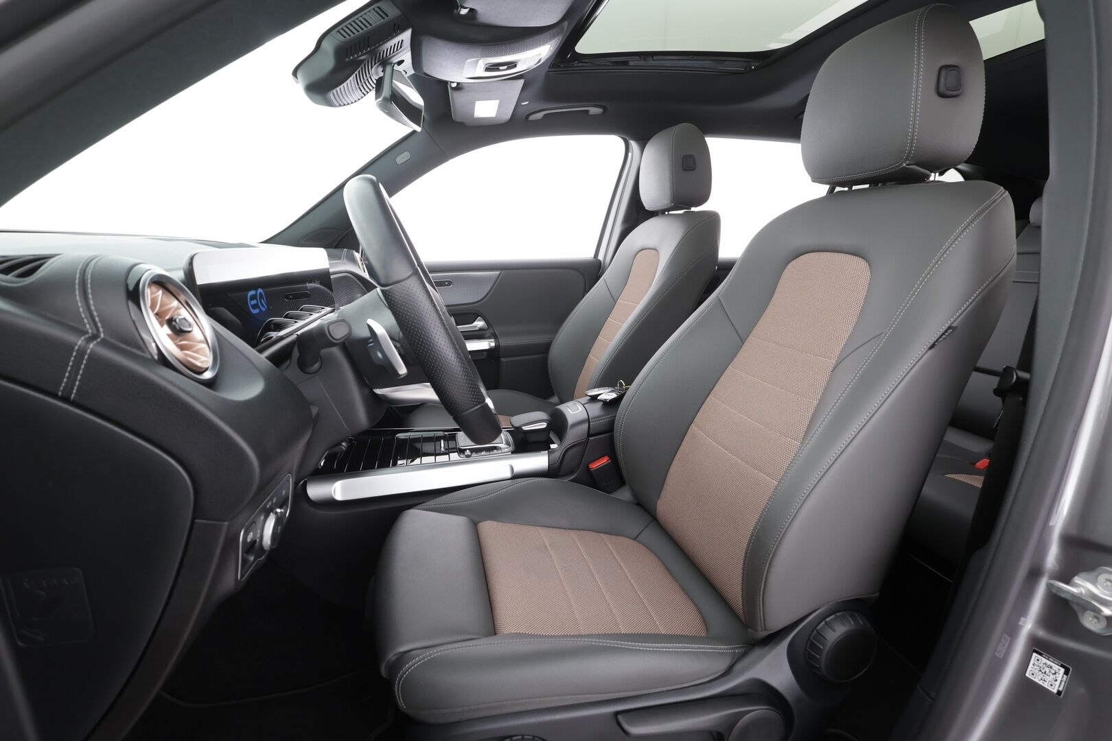 MERCEDES-BENZ EQB 2022 300 4MATIC Business 7-Paik. - | Panorama | Vakkari | P.Kamera | Puolinahat | Midline | Navi | LED | Keyless | Widescreen | Sähköluukku | Merkkihuollettu |