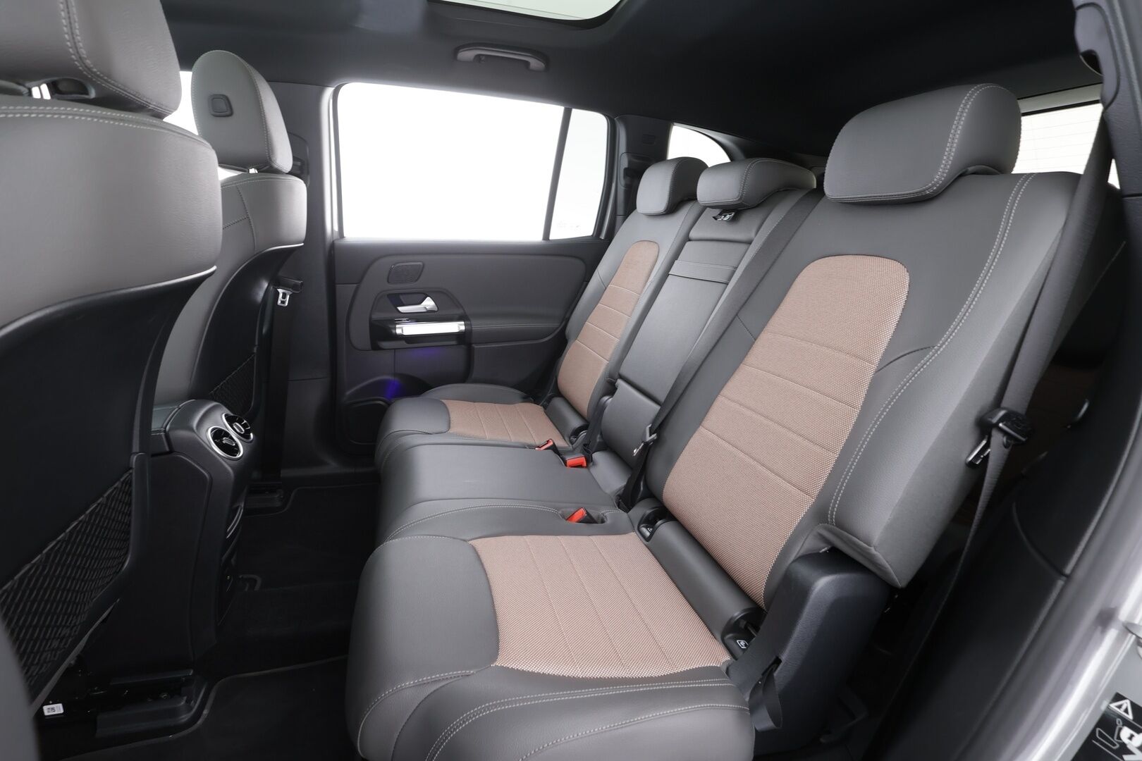 MERCEDES-BENZ EQB 2022 300 4MATIC Business 7-Paik. - | Panorama | Vakkari | P.Kamera | Puolinahat | Midline | Navi | LED | Keyless | Widescreen | Sähköluukku | Merkkihuollettu |